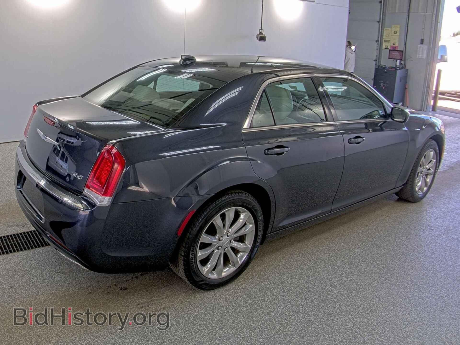 2019 CHRYSLER 300 - VIN: 2C3CCARG7KH556447 - Фото 9