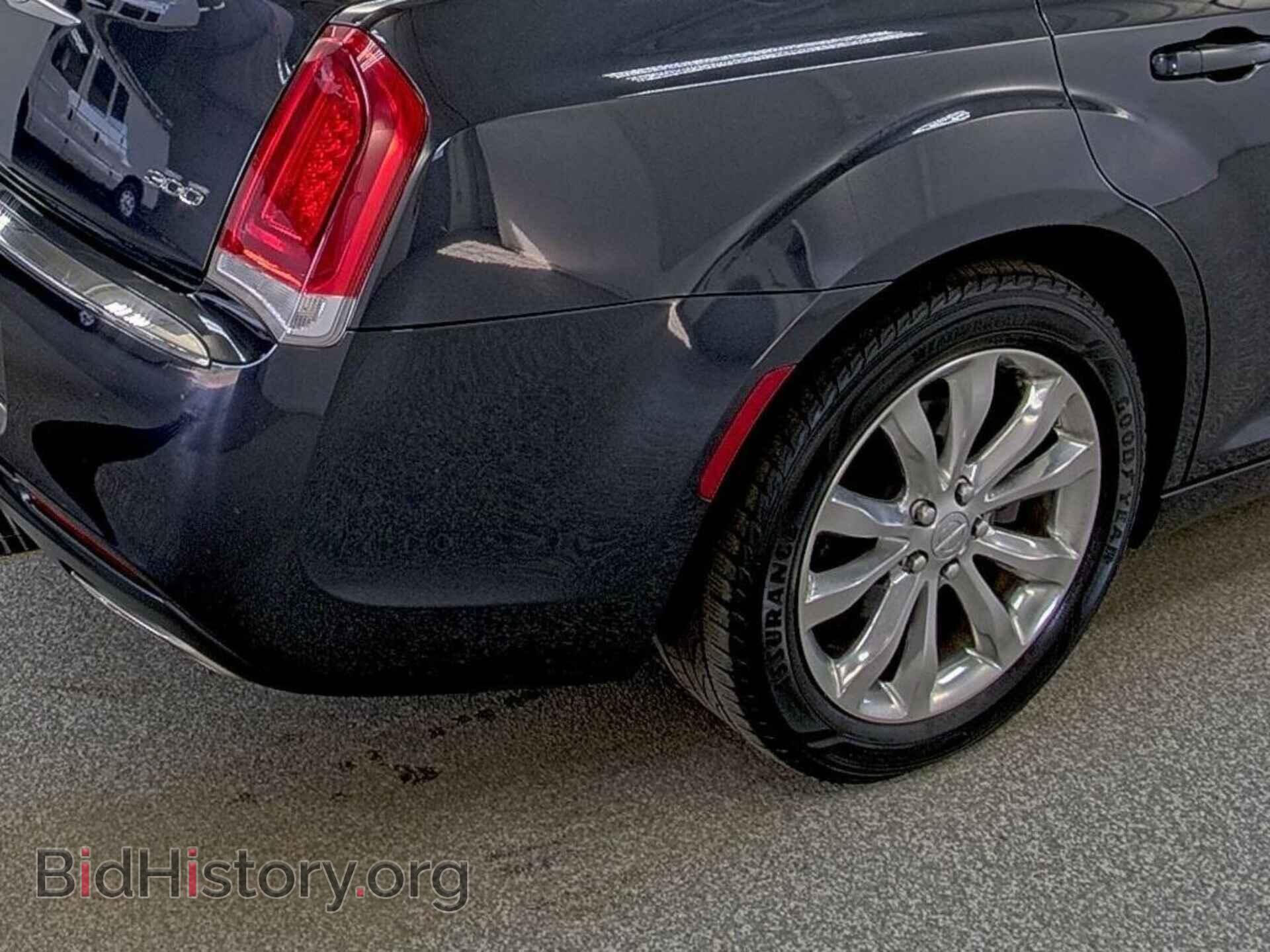 2019 CHRYSLER 300 - VIN: 2C3CCARG7KH556447 - Фото 10