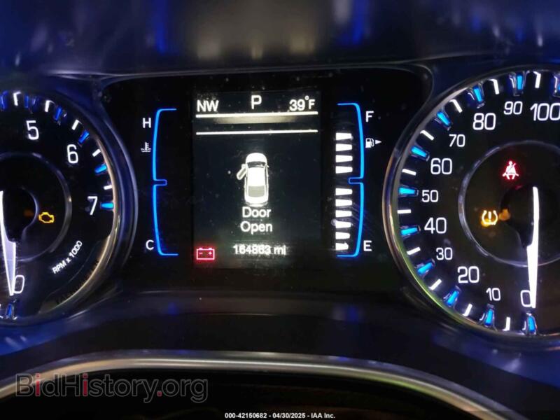 2016 Chrysler 200 (VIN 1C3CCCAB2GN155107) — photo 7 of 18