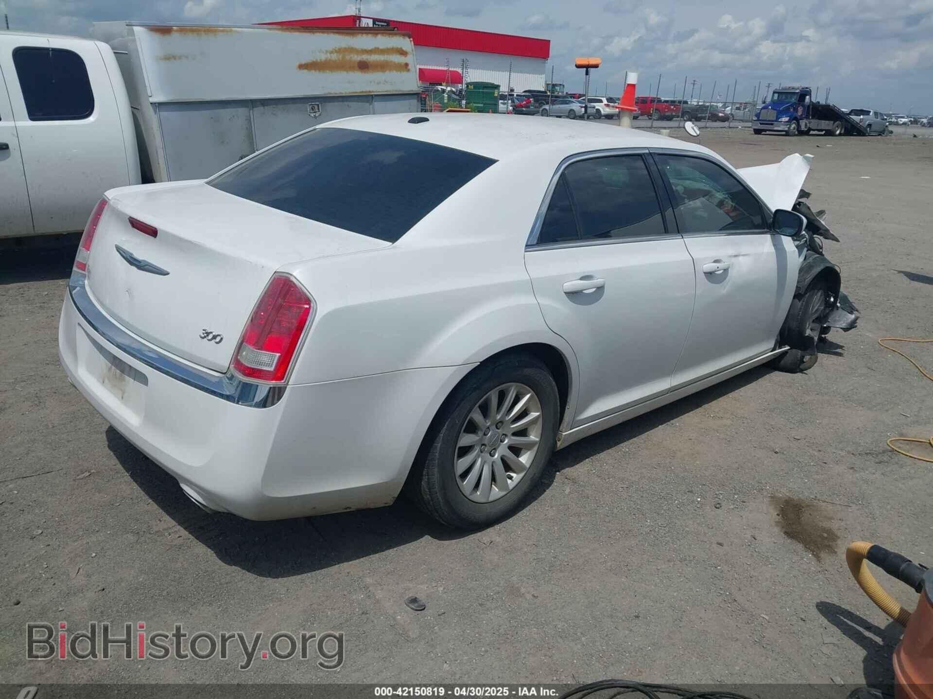 2014 CHRYSLER 300 - VIN: 2C3CCAAG6EH231059 - Фото 4