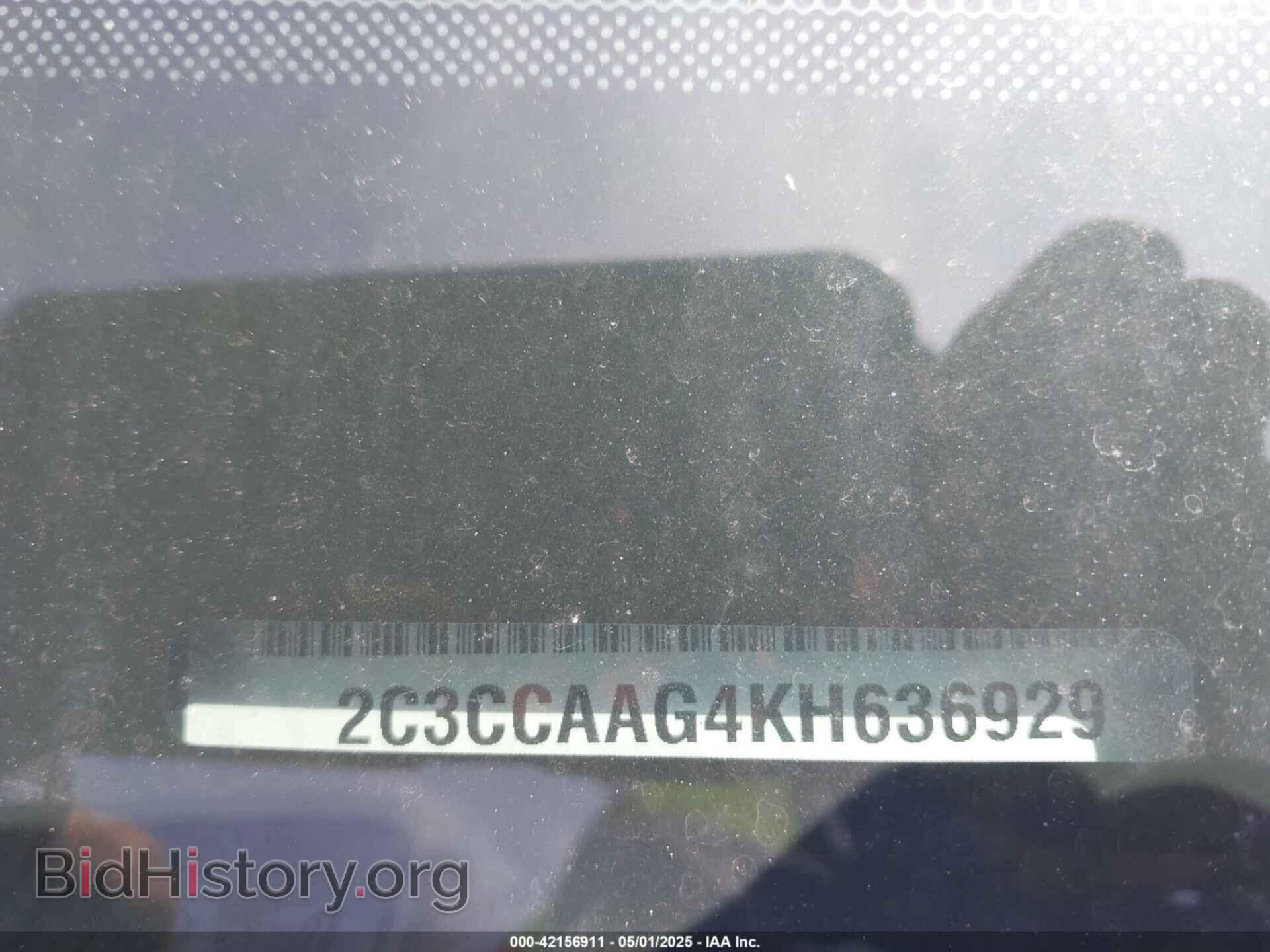 2019 CHRYSLER 300 - VIN: 2C3CCAAG4KH636929 - Фото 9