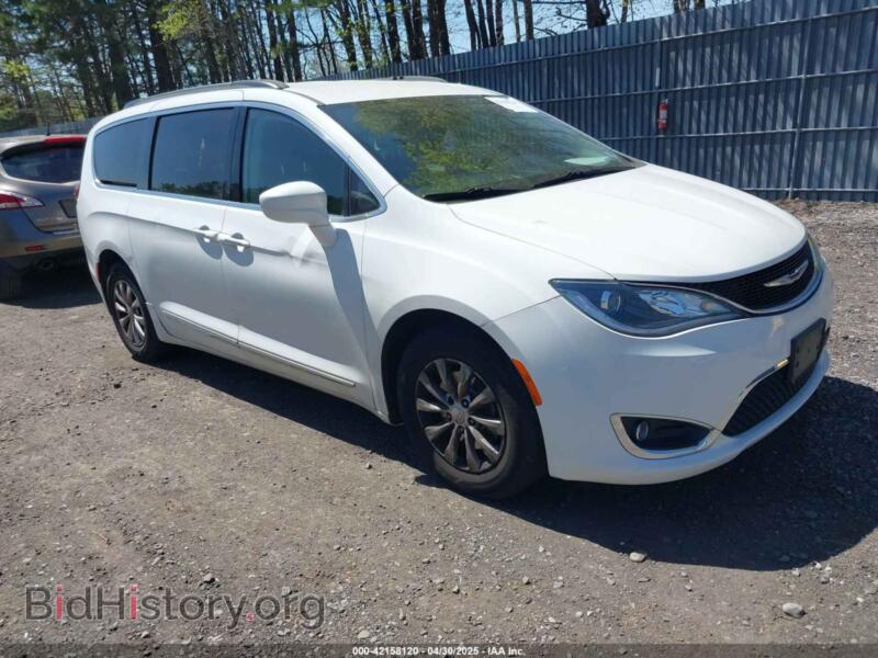2017 Chrysler PACIFICA TOURING L (VIN 2C4RC1BG0HR821230) — photo 1 of 16, IAAI, damage: left & right side