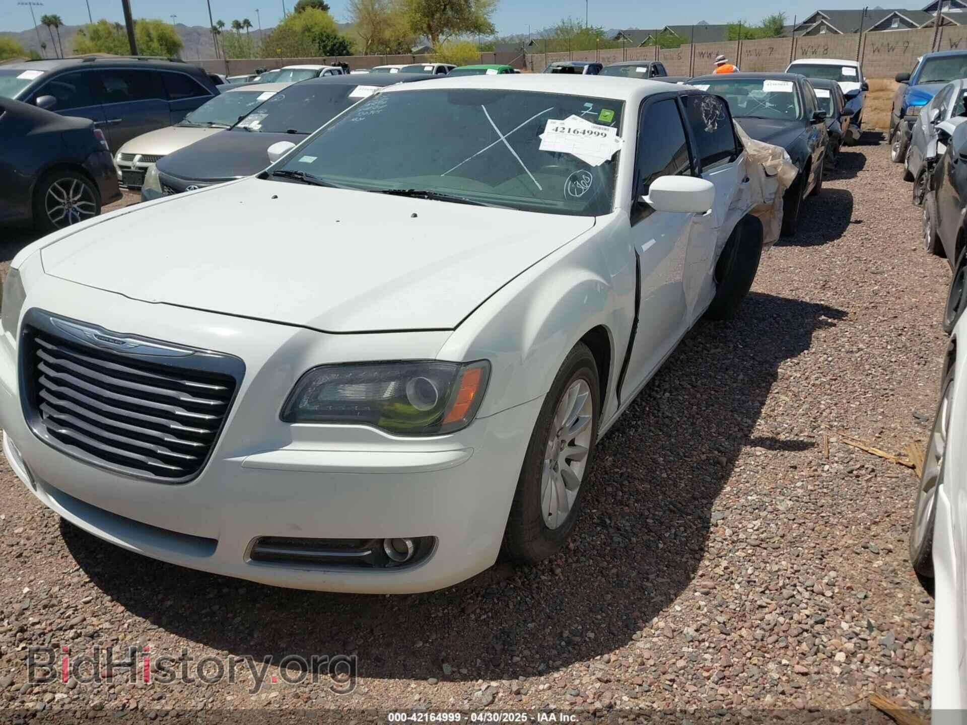2014 CHRYSLER 300 - VIN: 2C3CCABG0EH330345 - Фото 2