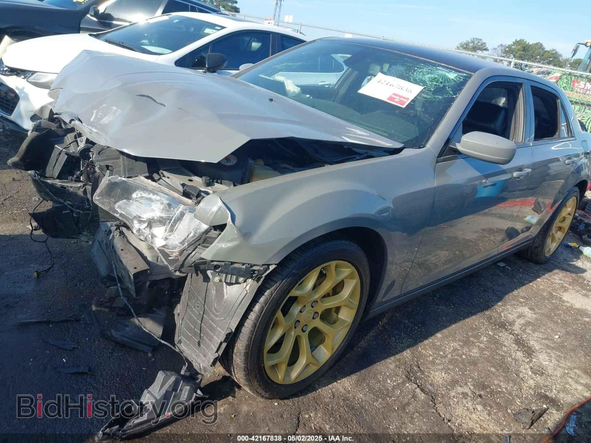 2019 CHRYSLER 300 - VIN: 2C3CCABG0KH559734 - Фото 2