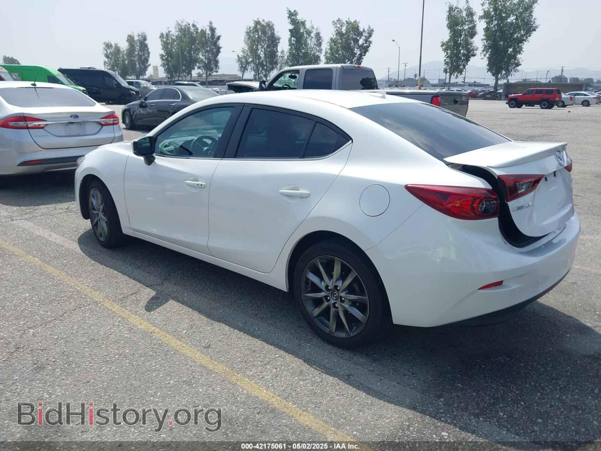 2018 MAZDA MAZDA3 - VIN: 3MZBN1V35JM182020 - Фото 3