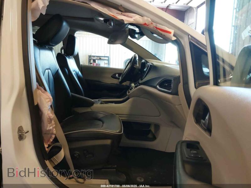 2022 Chrysler PACIFICA (VIN 2C4RC1GG6NR147220) — фото 5 из 17