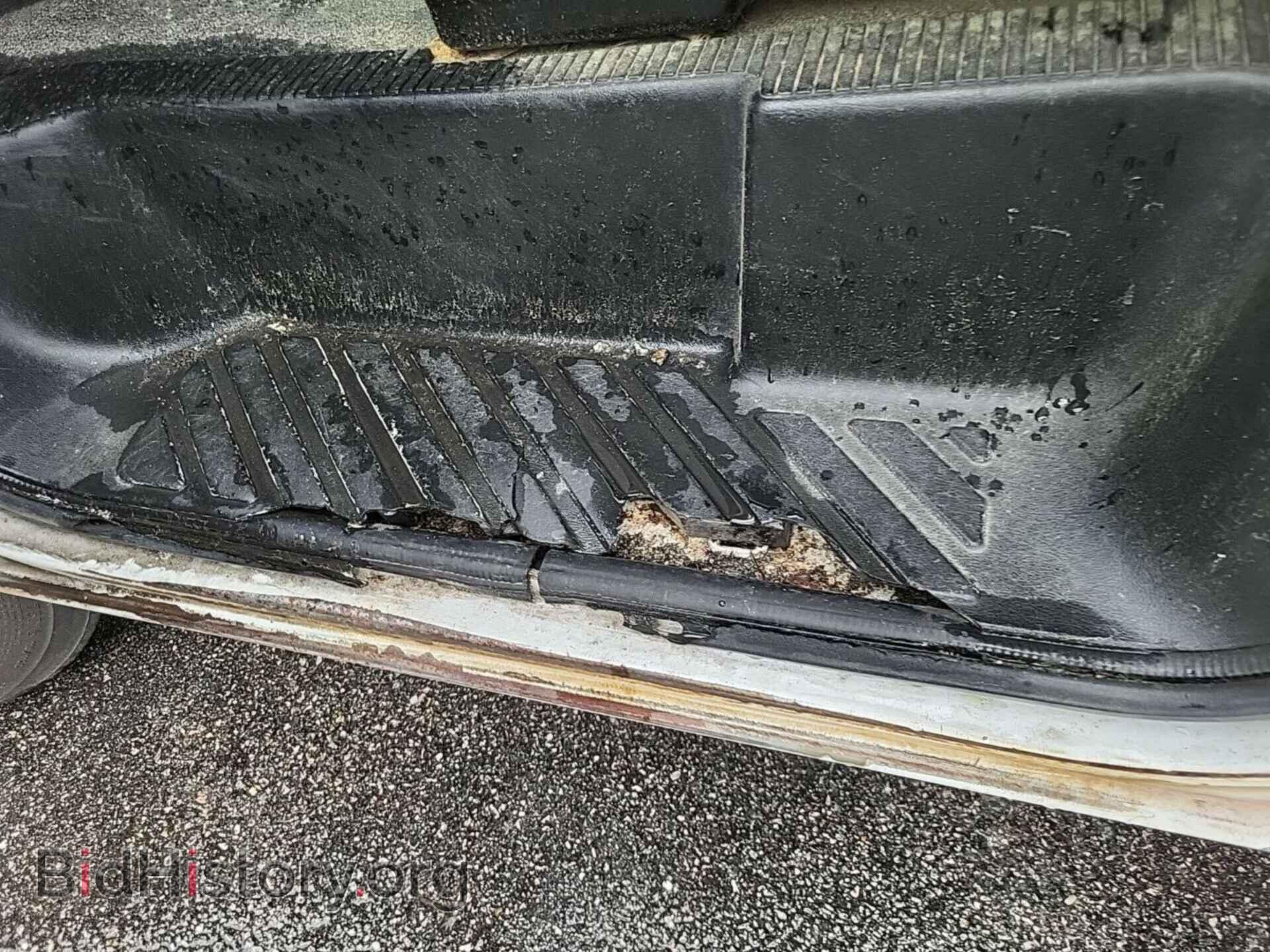 2010 FORD ECONOLINE - VIN: 1FTNE1EW6ADA90663 - Фото 11
