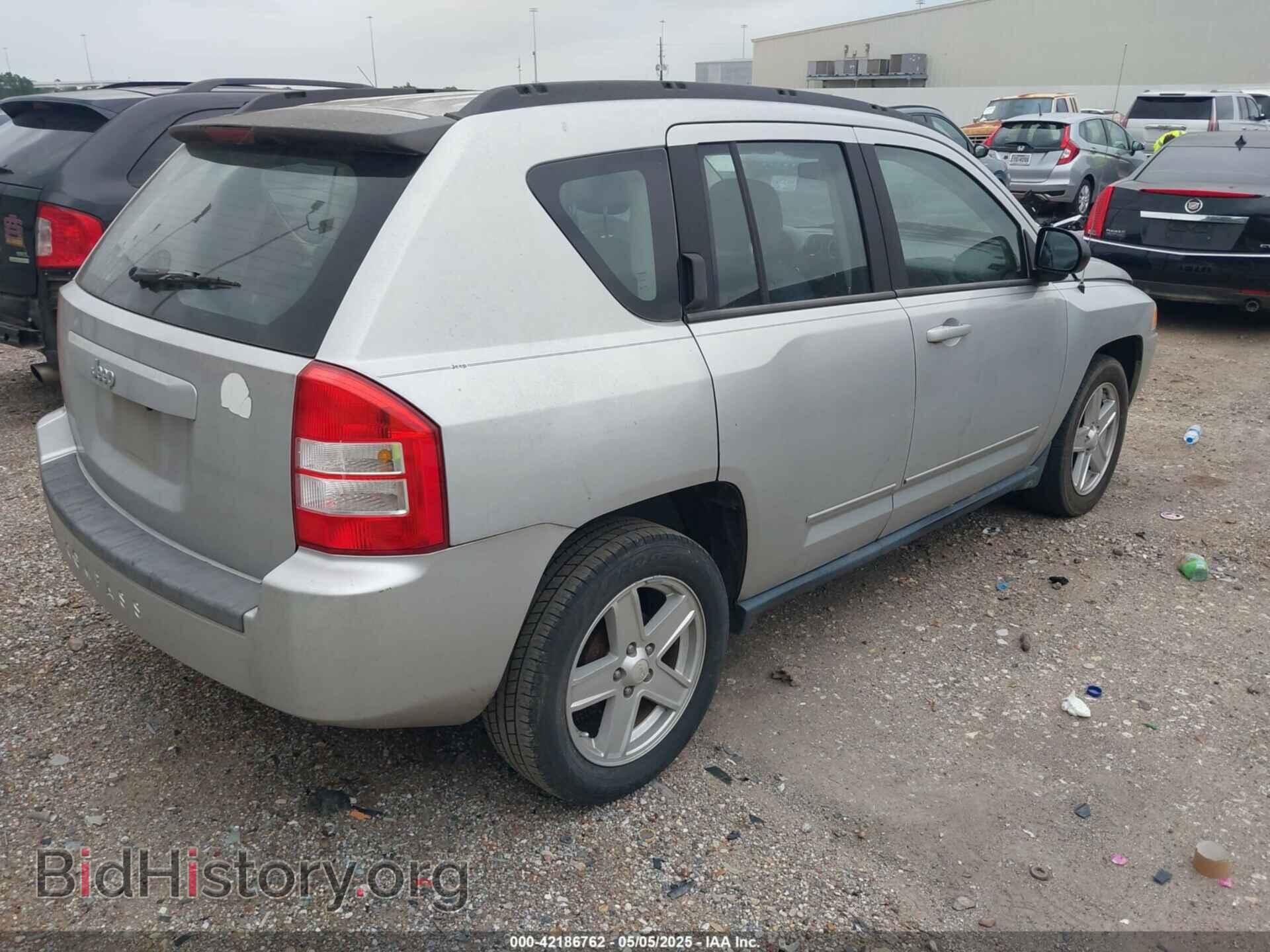 2010 JEEP COMPASS - VIN: 1J4NT4FB2AD553640 - Фото 4