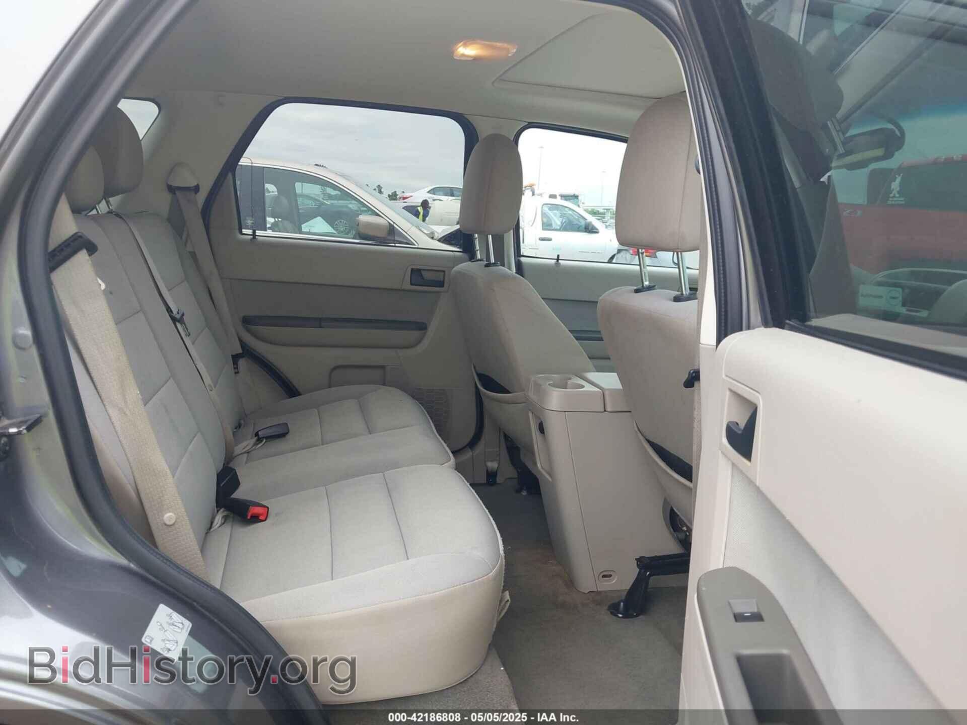 2011 FORD ESCAPE - VIN: 1FMCU0D7XBKA21515 - Фото 8