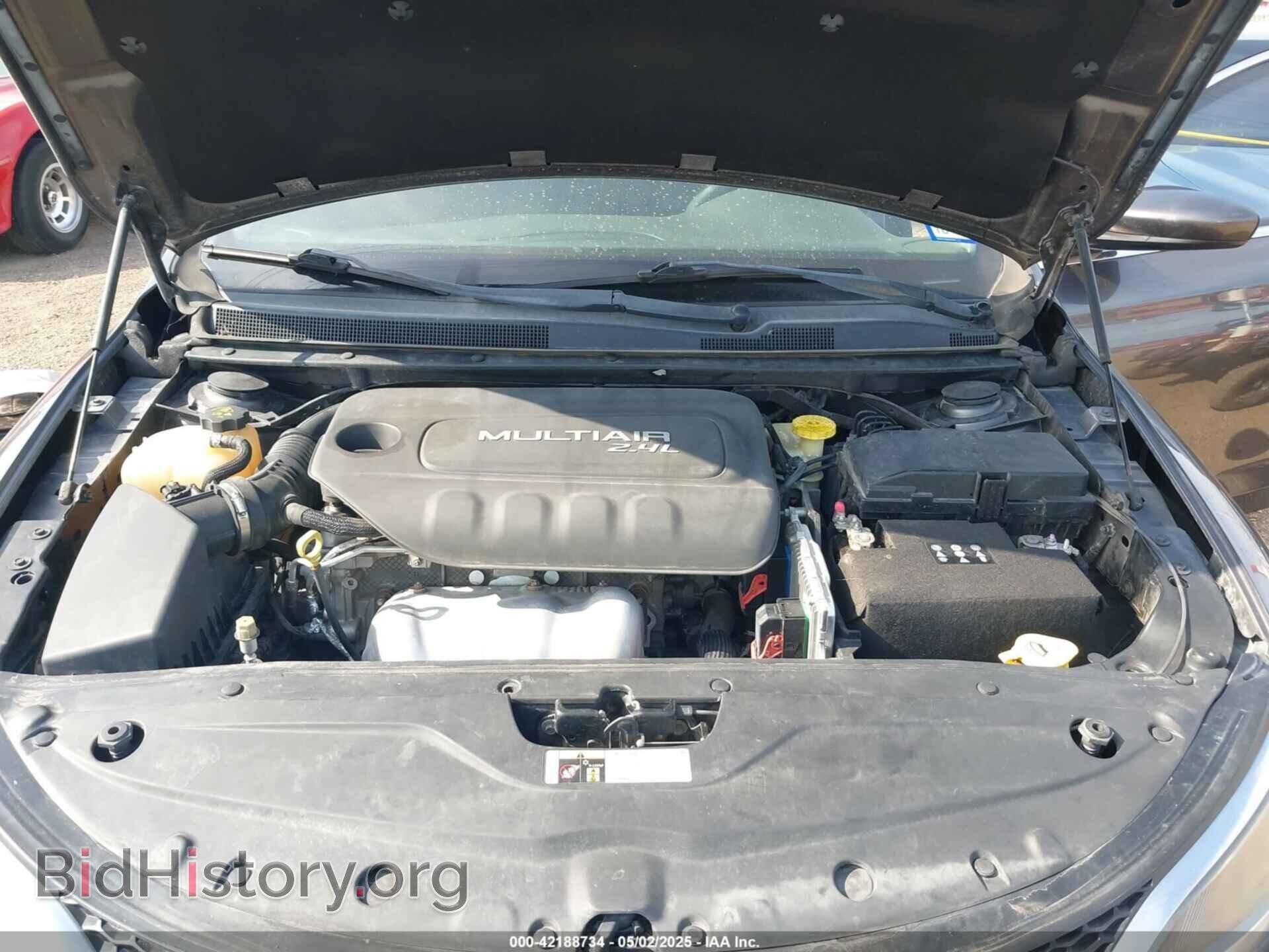 2016 CHRYSLER 200 - VIN: 1C3CCCAB1GN111938 - Фото 10