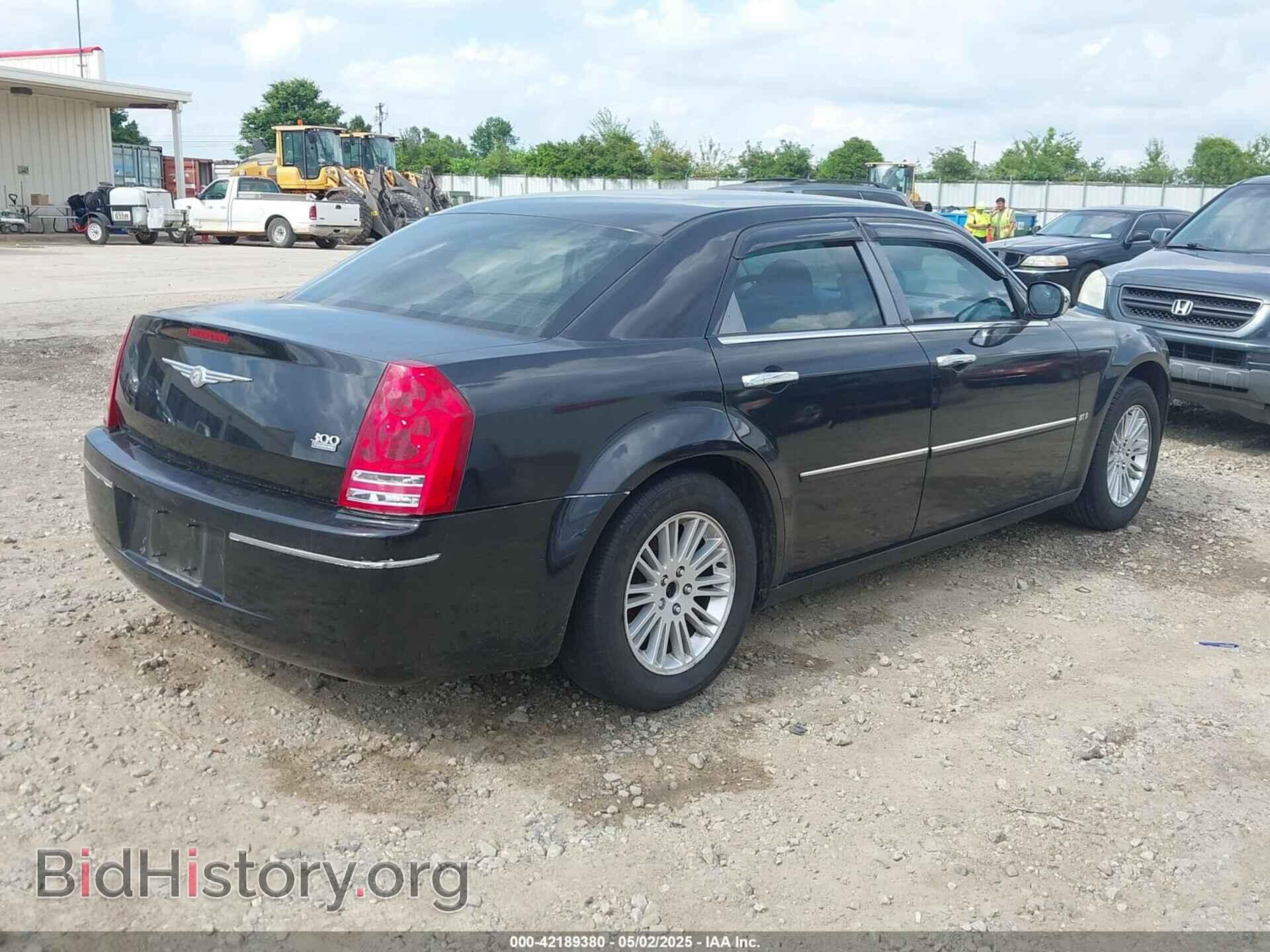2010 CHRYSLER 300 - VIN: 2C3CA4CD9AH251410 - Фото 4
