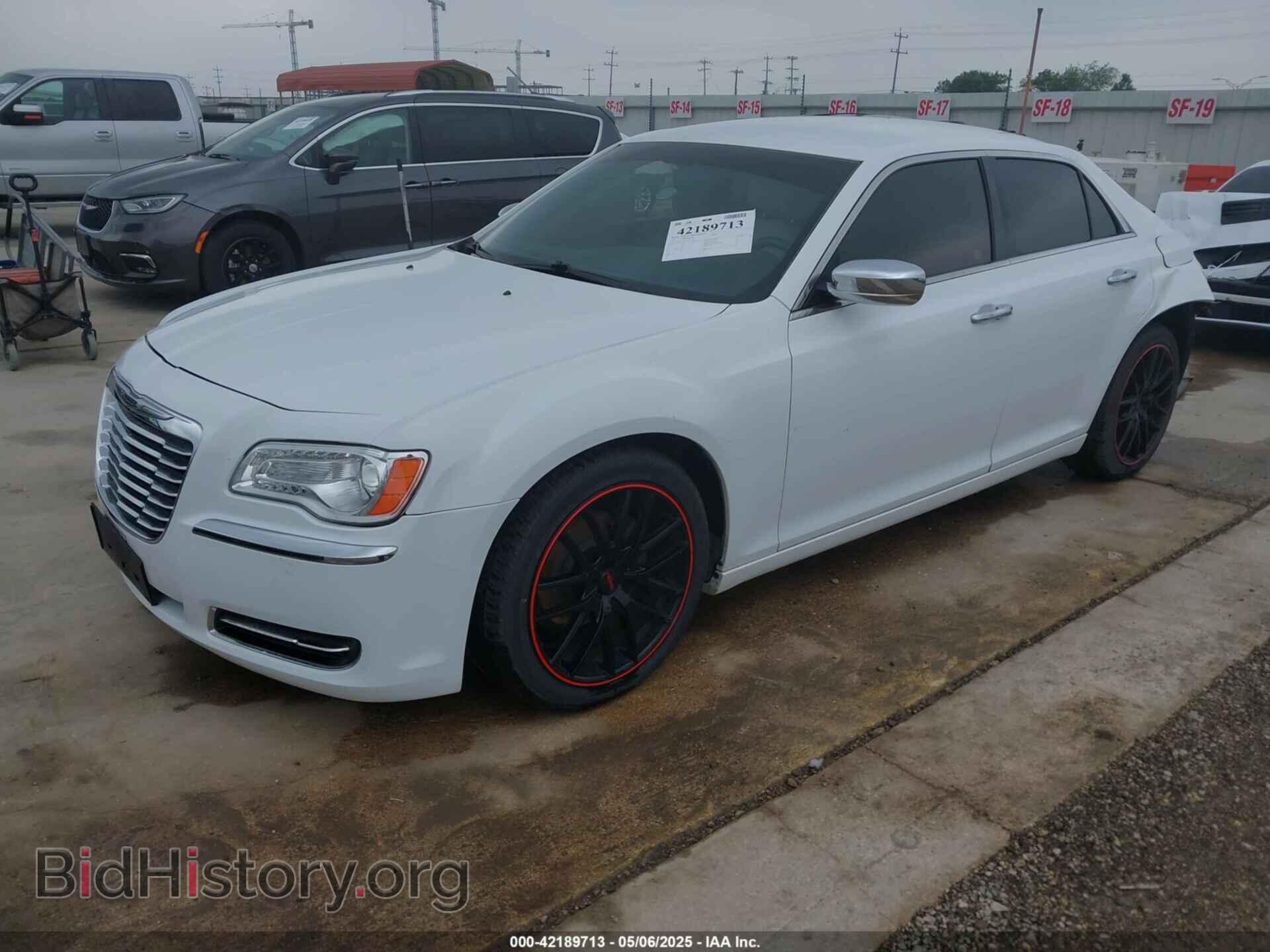 2014 CHRYSLER 300 - VIN: 2C3CCAAG0EH327558 - Фото 2