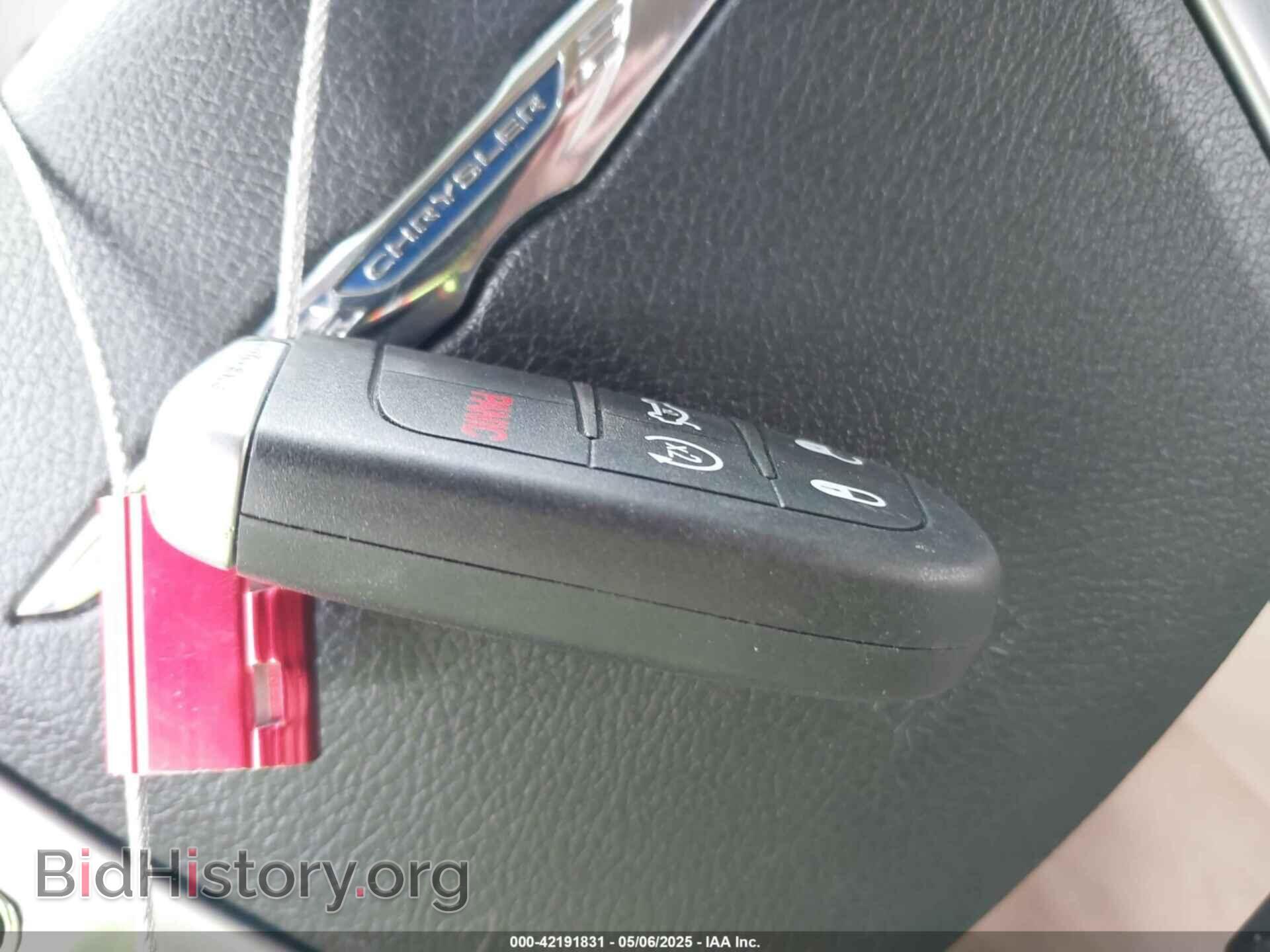 2014 CHRYSLER 300 - VIN: 2C3CCAAG3EH380027 - Фото 11