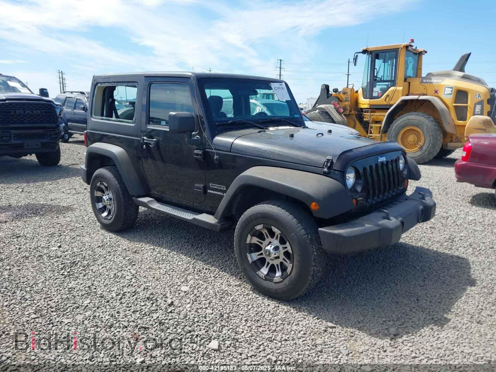 Фотография 1J4AA2D13BL574247 - JEEP WRANGLER 2011