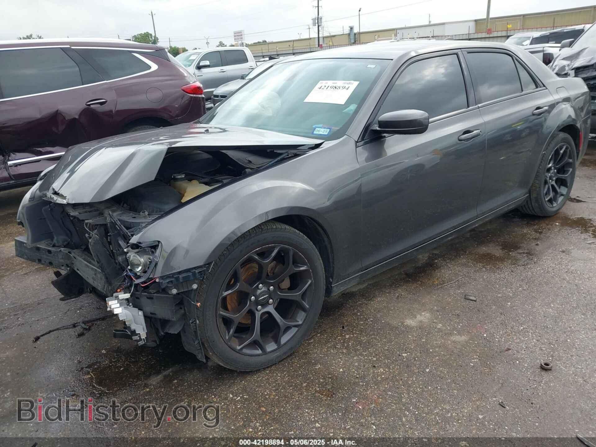 2019 CHRYSLER 300 - VIN: 2C3CCABG0KH516446 - Фото 2