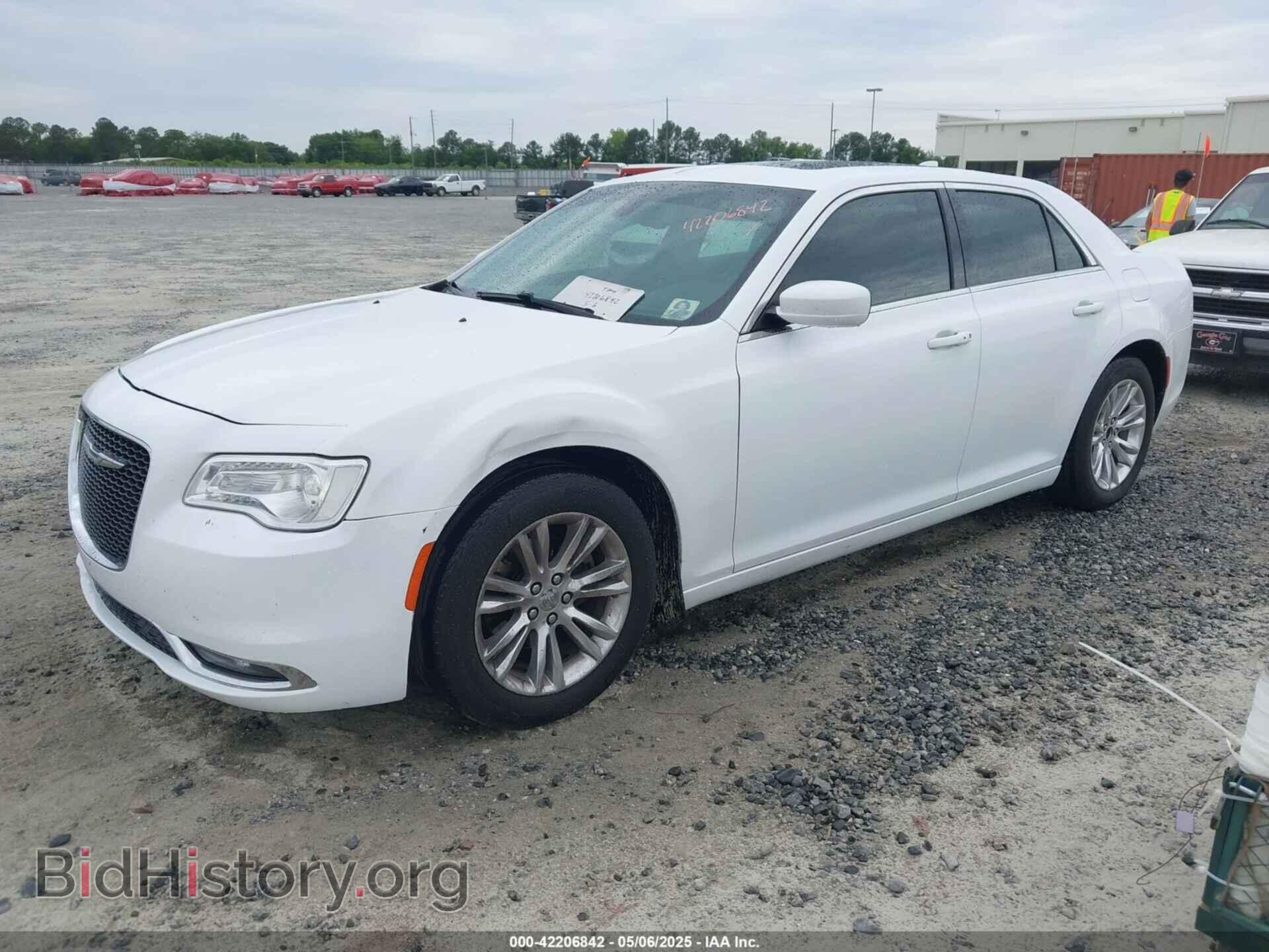 2017 CHRYSLER 300 - VIN: 2C3CCAAG2HH512232 - Фото 2