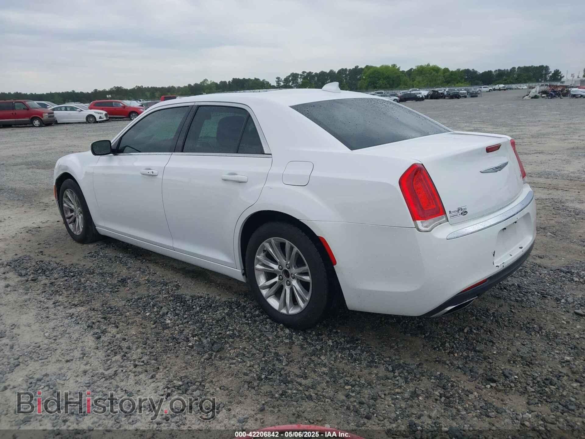 2017 CHRYSLER 300 - VIN: 2C3CCAAG2HH512232 - Фото 3