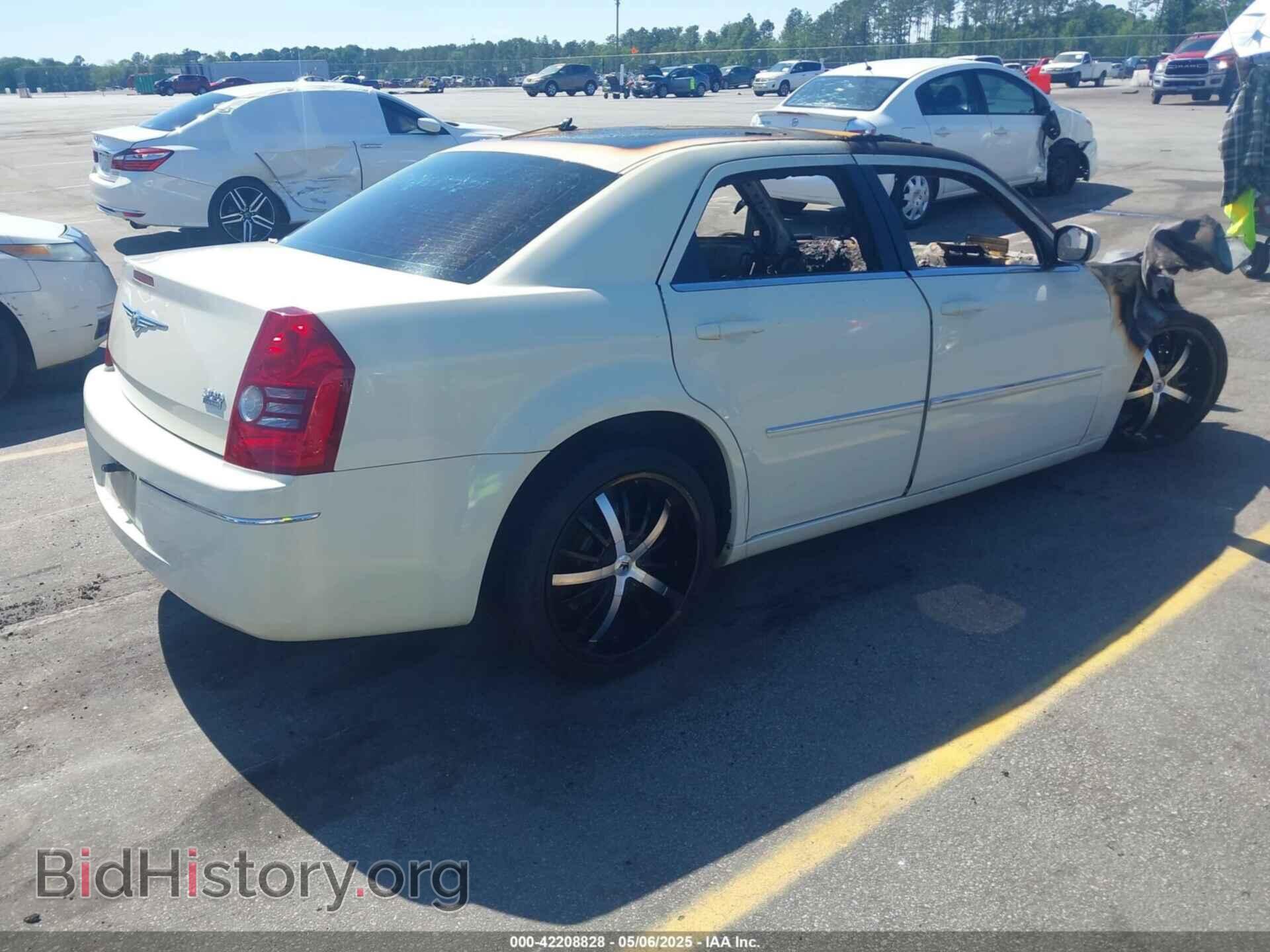 2008 CHRYSLER 300 - VIN: 2C3KA53G48H255841 - Фото 4