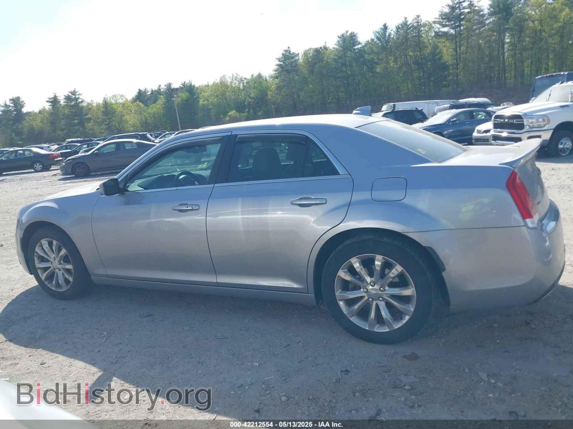 2017 CHRYSLER 300 - VIN: 2C3CCARG5HH582585 - Фото 14