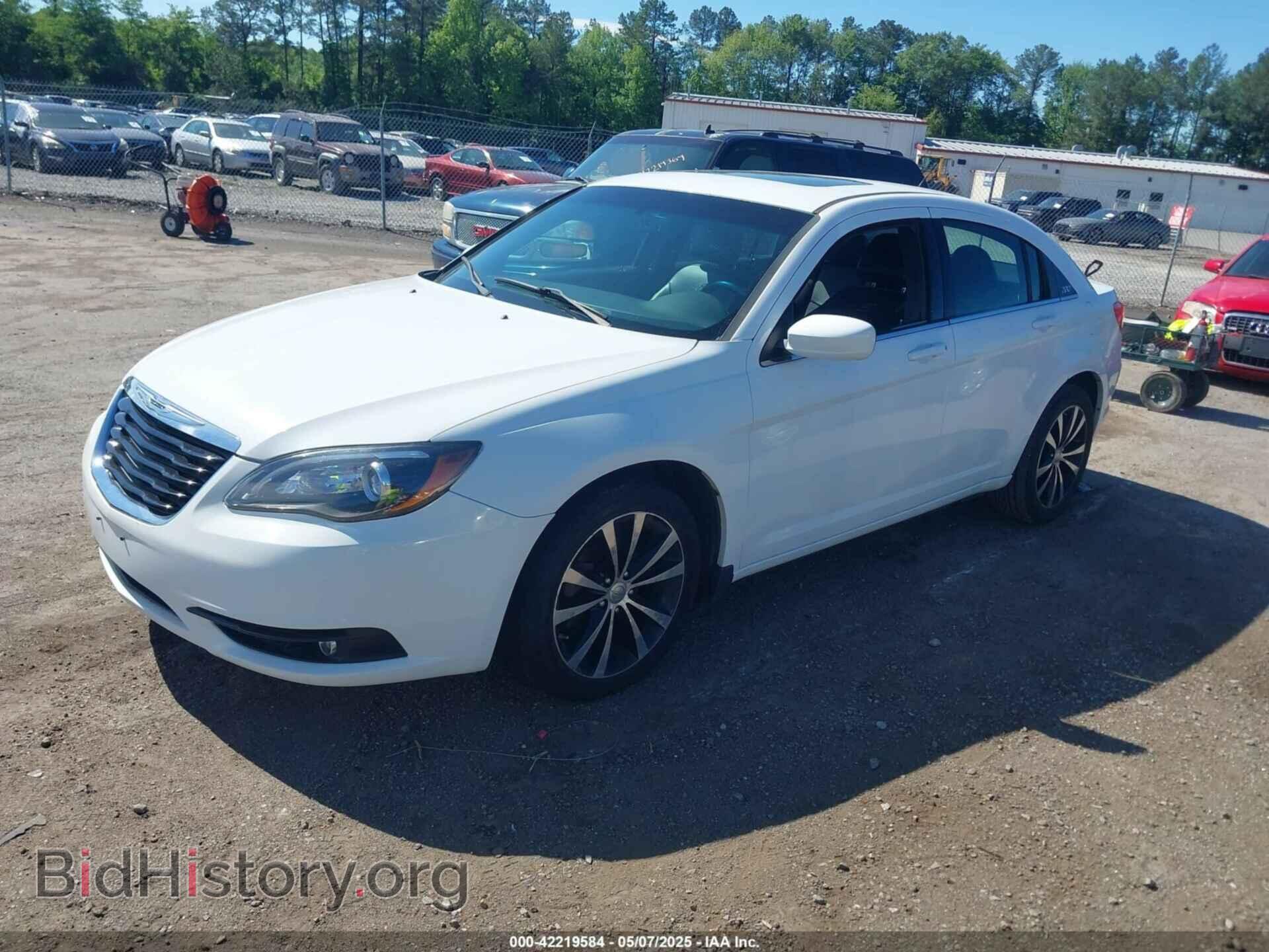 2013 CHRYSLER 200 - VIN: 1C3CCBCG4DN574932 - Фото 2