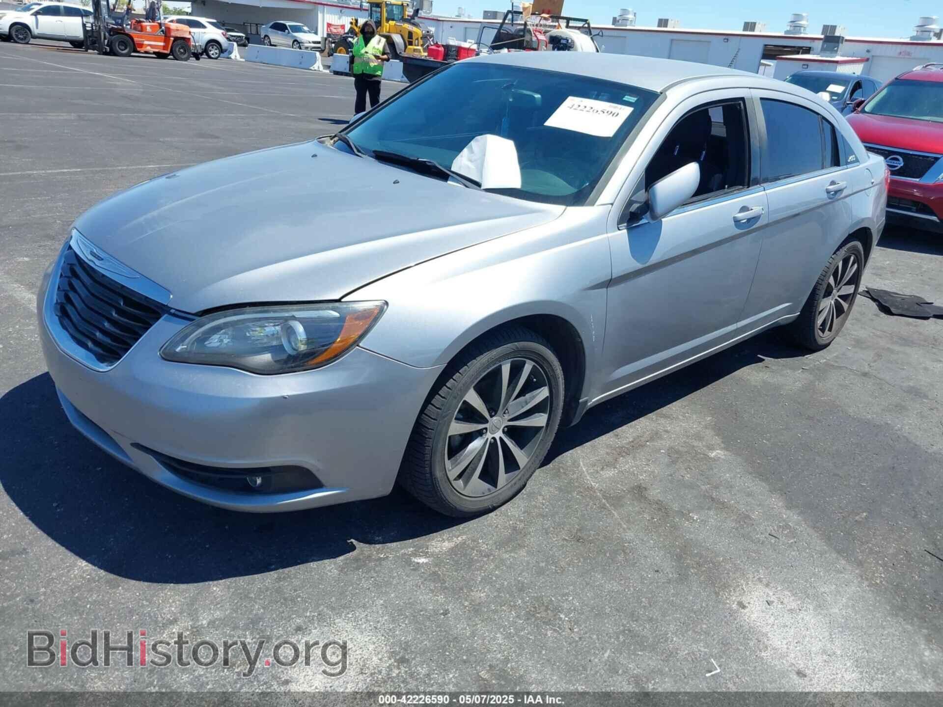 2013 CHRYSLER 200 - VIN: 1C3CCBBB1DN594884 - Фото 2