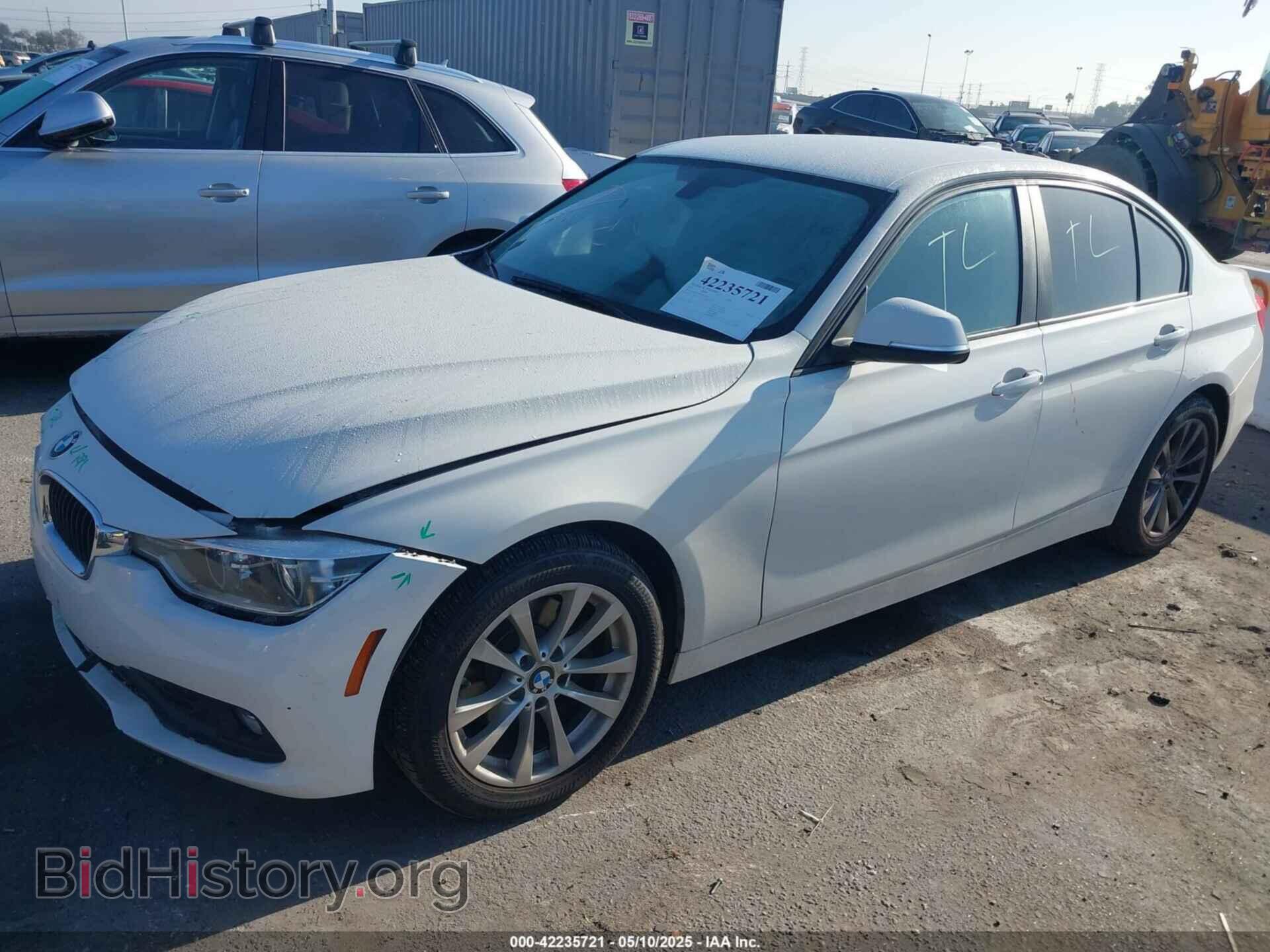 2018 BMW 320I - VIN: WBA8A9C5XJAH12345 - Фото 2