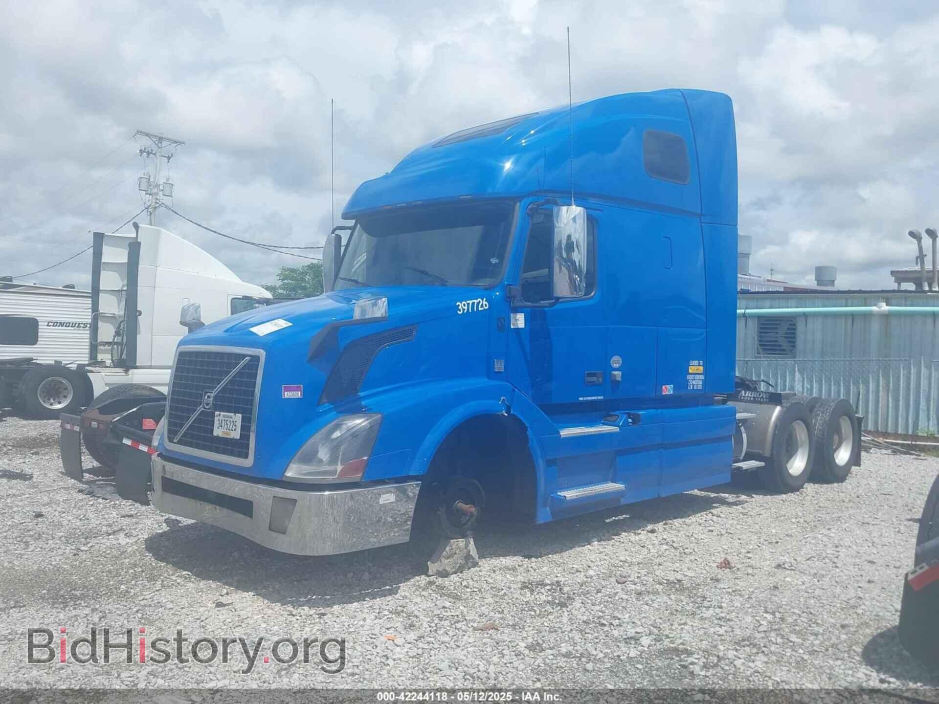 2018 VOLVO VNL - VIN: 4V4NC9EH4JN886929 - Фото 2