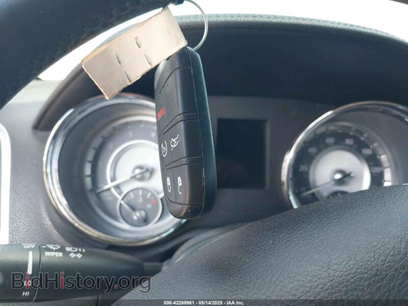 2014 Chrysler 300 (VIN 2C3CCARG0EH298020) — фото 11 из 16