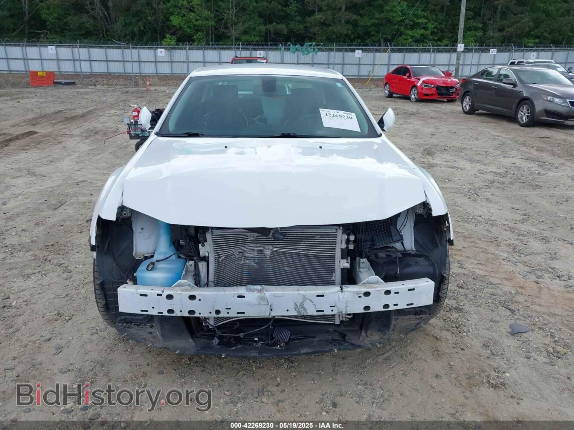 2019 CHRYSLER 300 - VIN: 2C3CCAAG3KH602030 - Фото 13