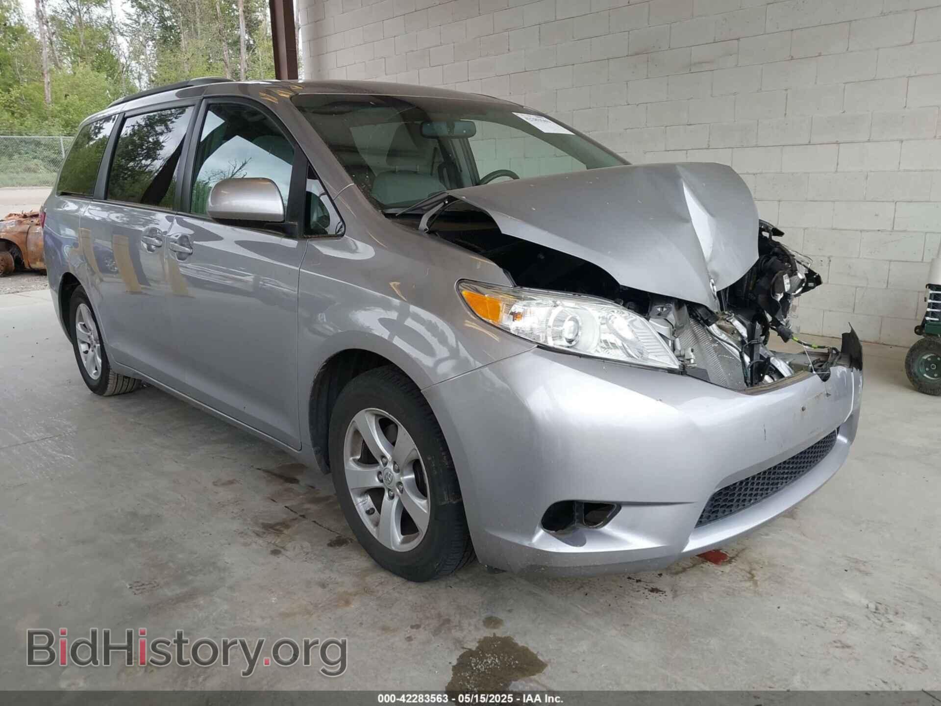 Фотография 5TDKZ3DC4HS828226 - TOYOTA SIENNA 2017