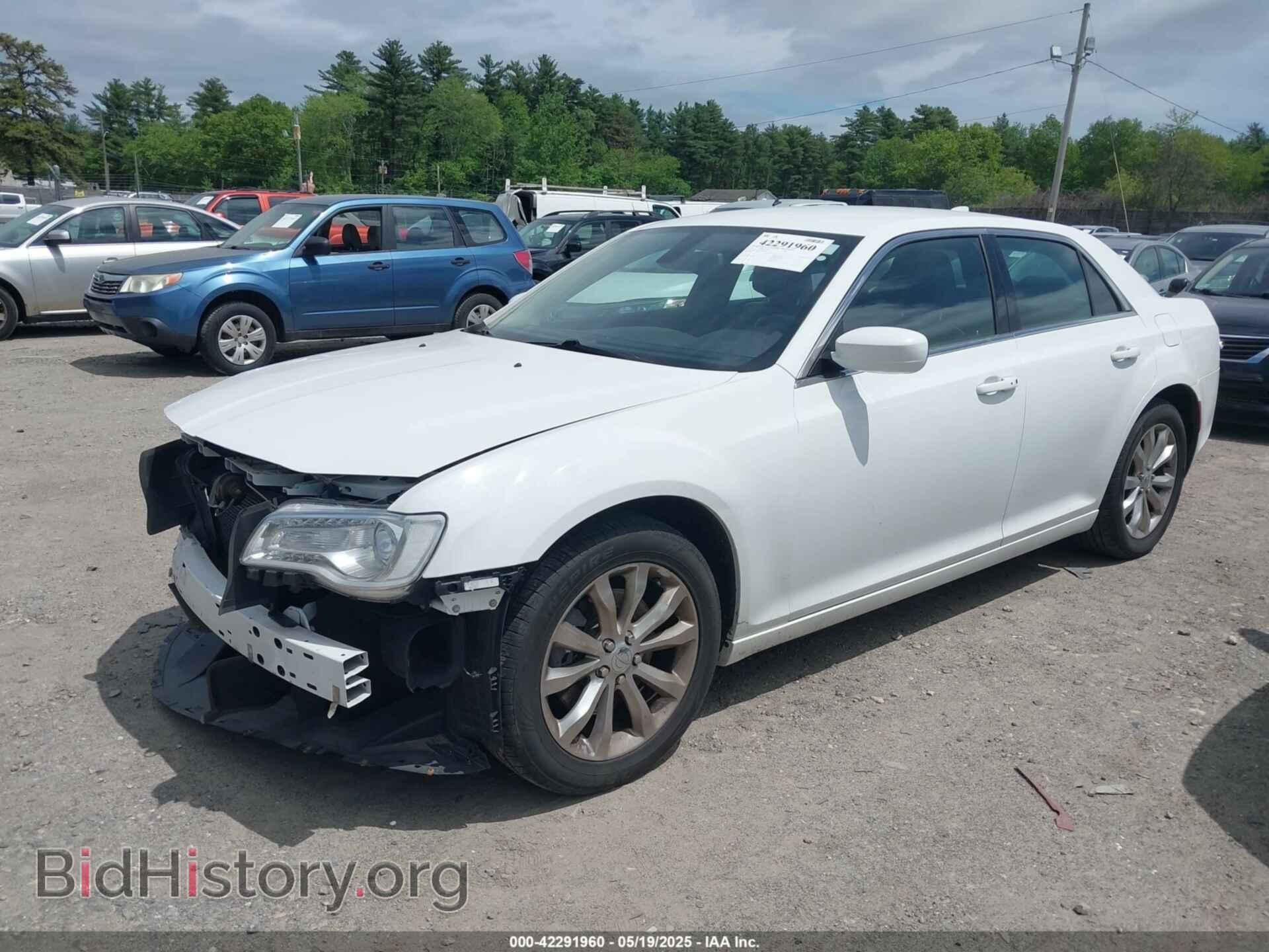 2017 CHRYSLER 300 - VIN: 2C3CCARG9HH530103 - Фото 2