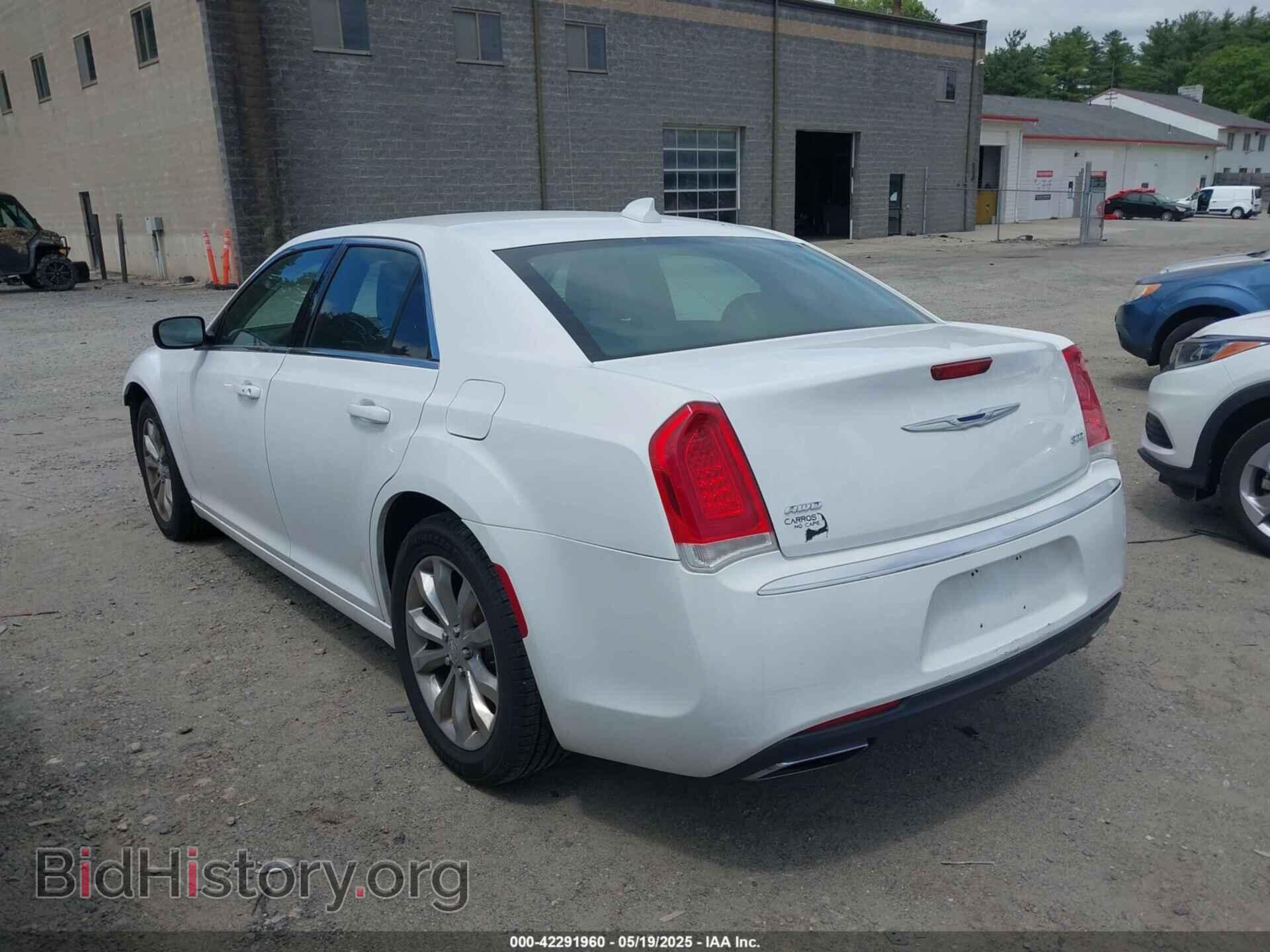 2017 CHRYSLER 300 - VIN: 2C3CCARG9HH530103 - Фото 3
