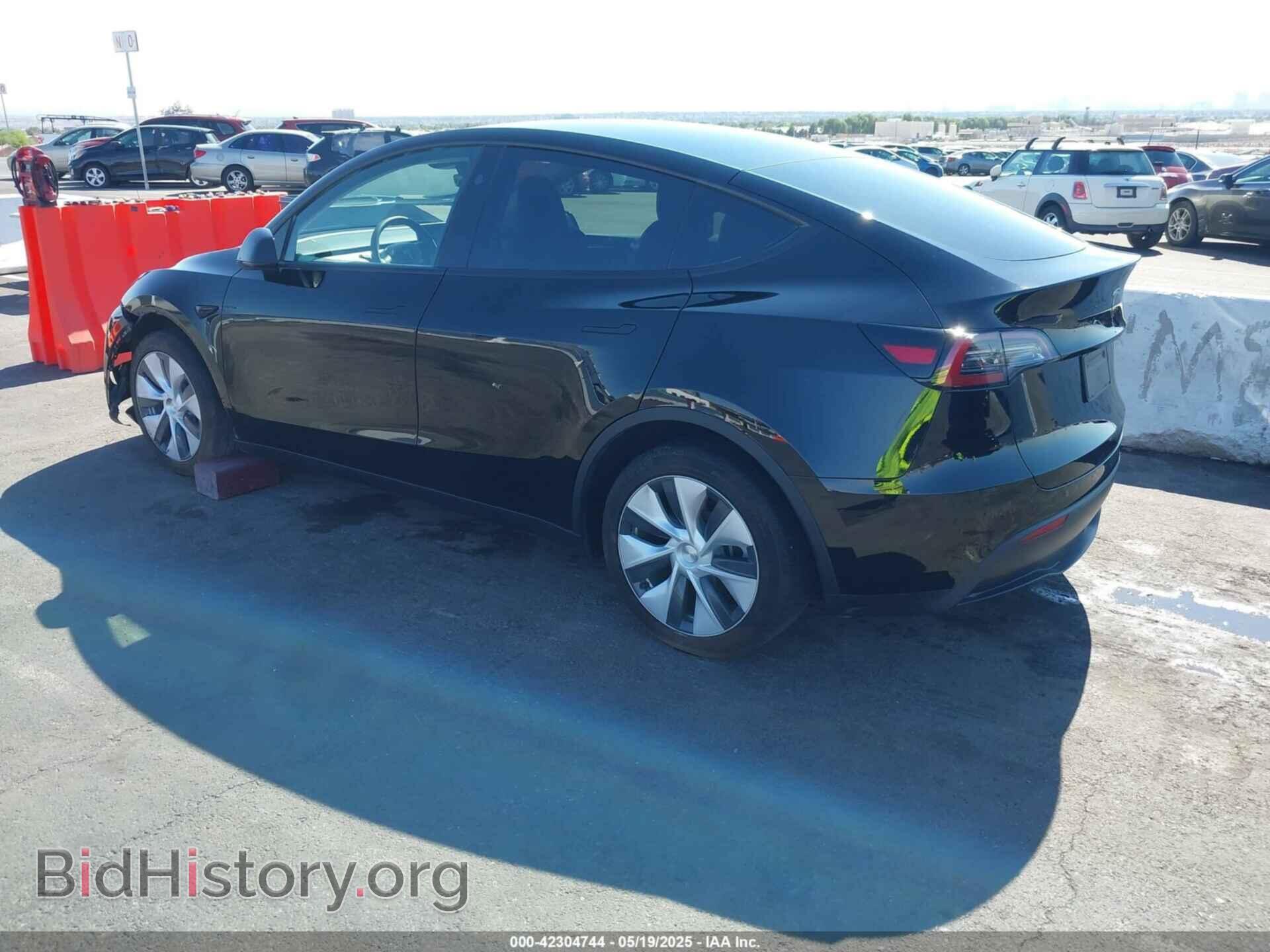 2024 TESLA MODEL Y - VIN: 7SAYGDED9RF093975 - Фото 3
