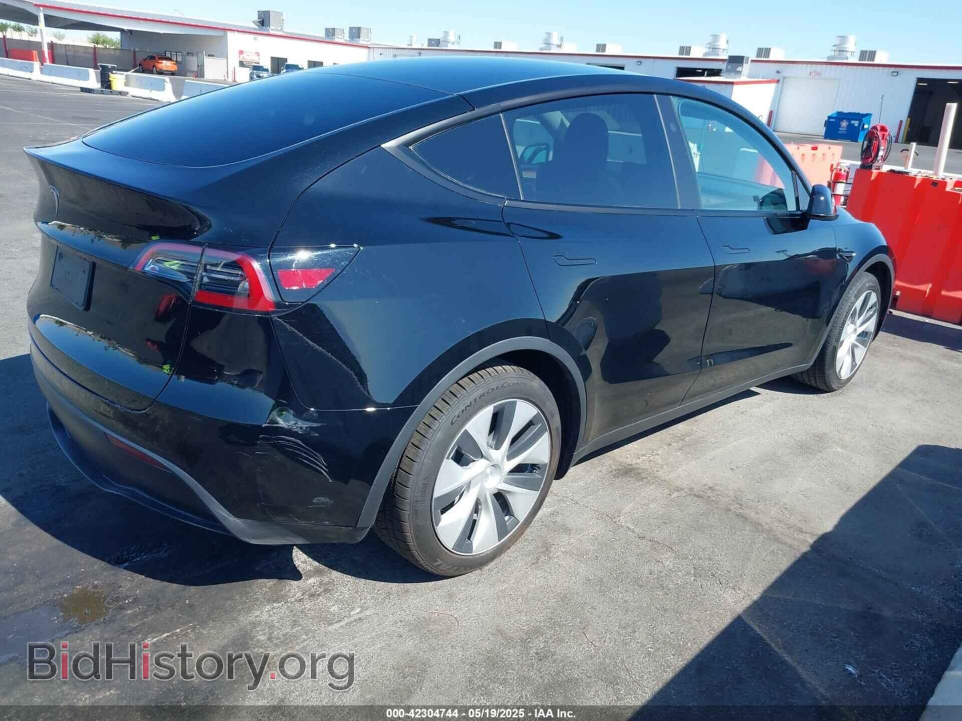 2024 TESLA MODEL Y - VIN: 7SAYGDED9RF093975 - Фото 4