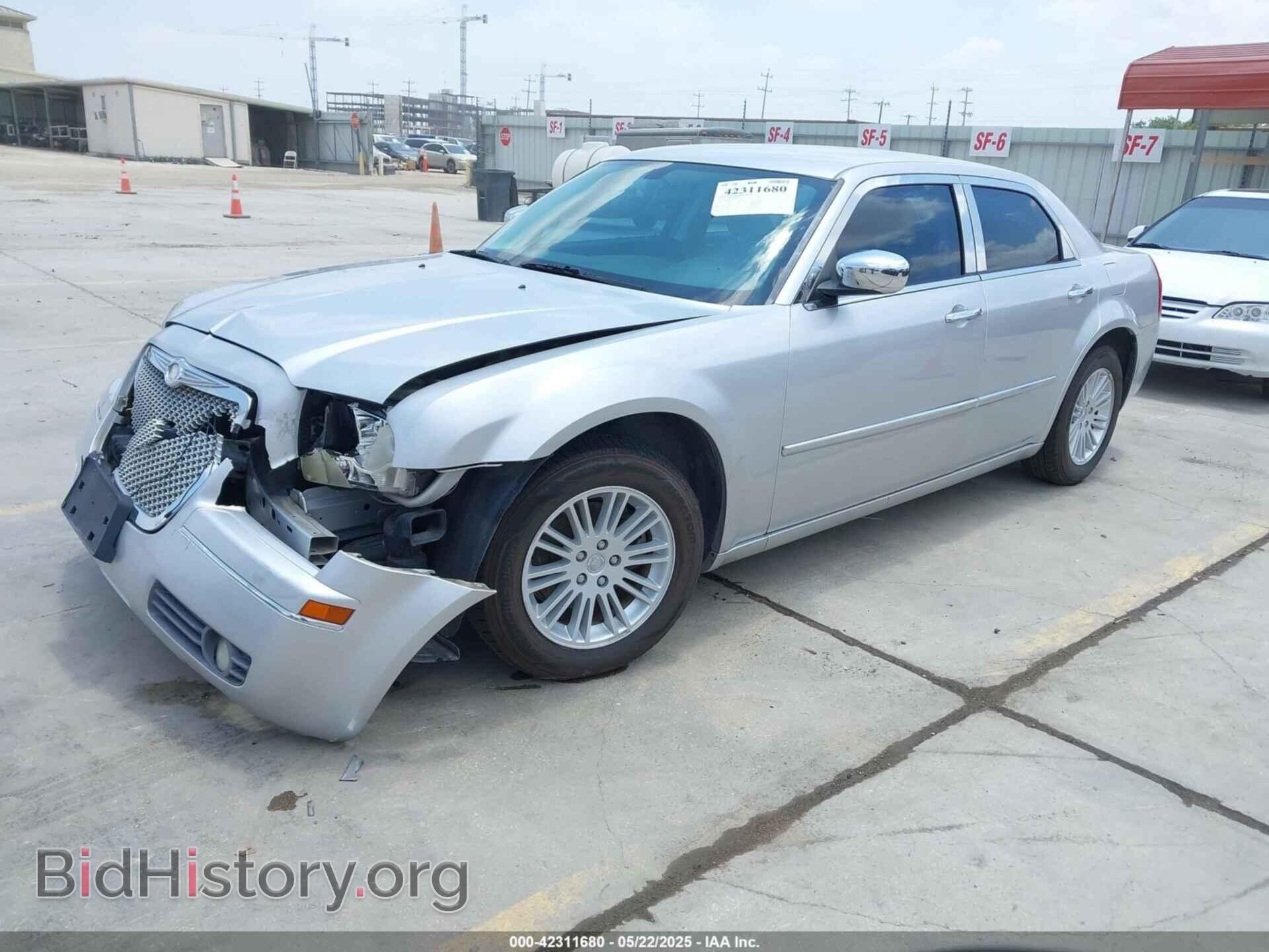 2010 CHRYSLER 300 - VIN: 2C3CA4CD7AH216431 - Фото 2
