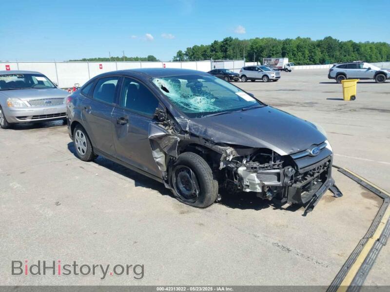 2012 Ford FOCUS S (VIN 1FAHP3E20CL205580) — фото 1 из 17, IAAI, повреждение: правый бок
