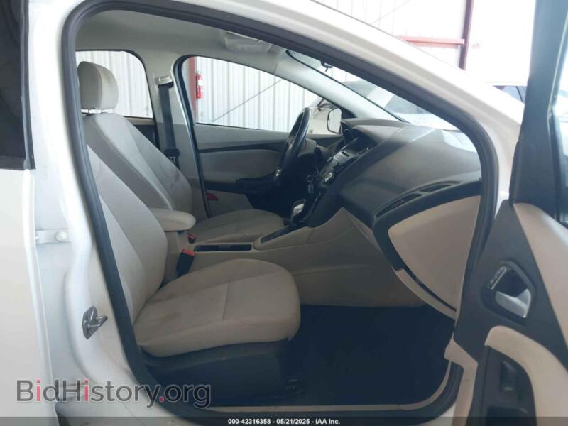 2017 Ford FOCUS (VIN 1FADP3F22HL303059) — photo 5 of 11