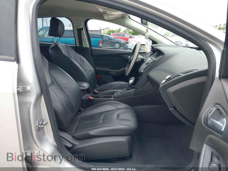 2016 Ford FOCUS (VIN 1FADP3F25GL391233) — photo 5 of 11