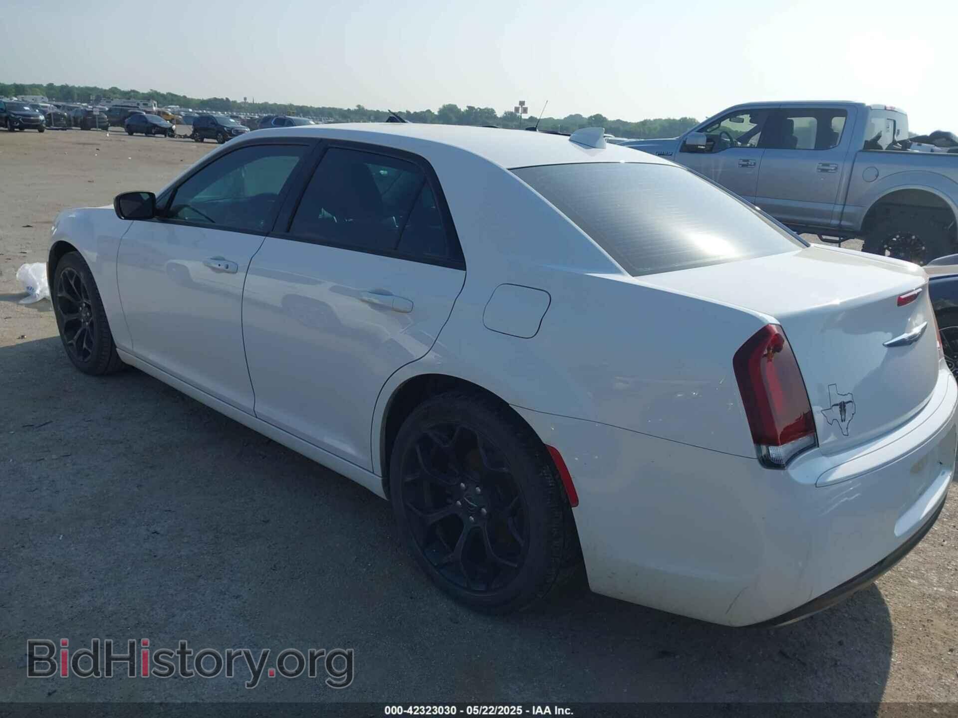 2019 CHRYSLER 300 - VIN: 2C3CCAAG3KH589876 - Фото 3