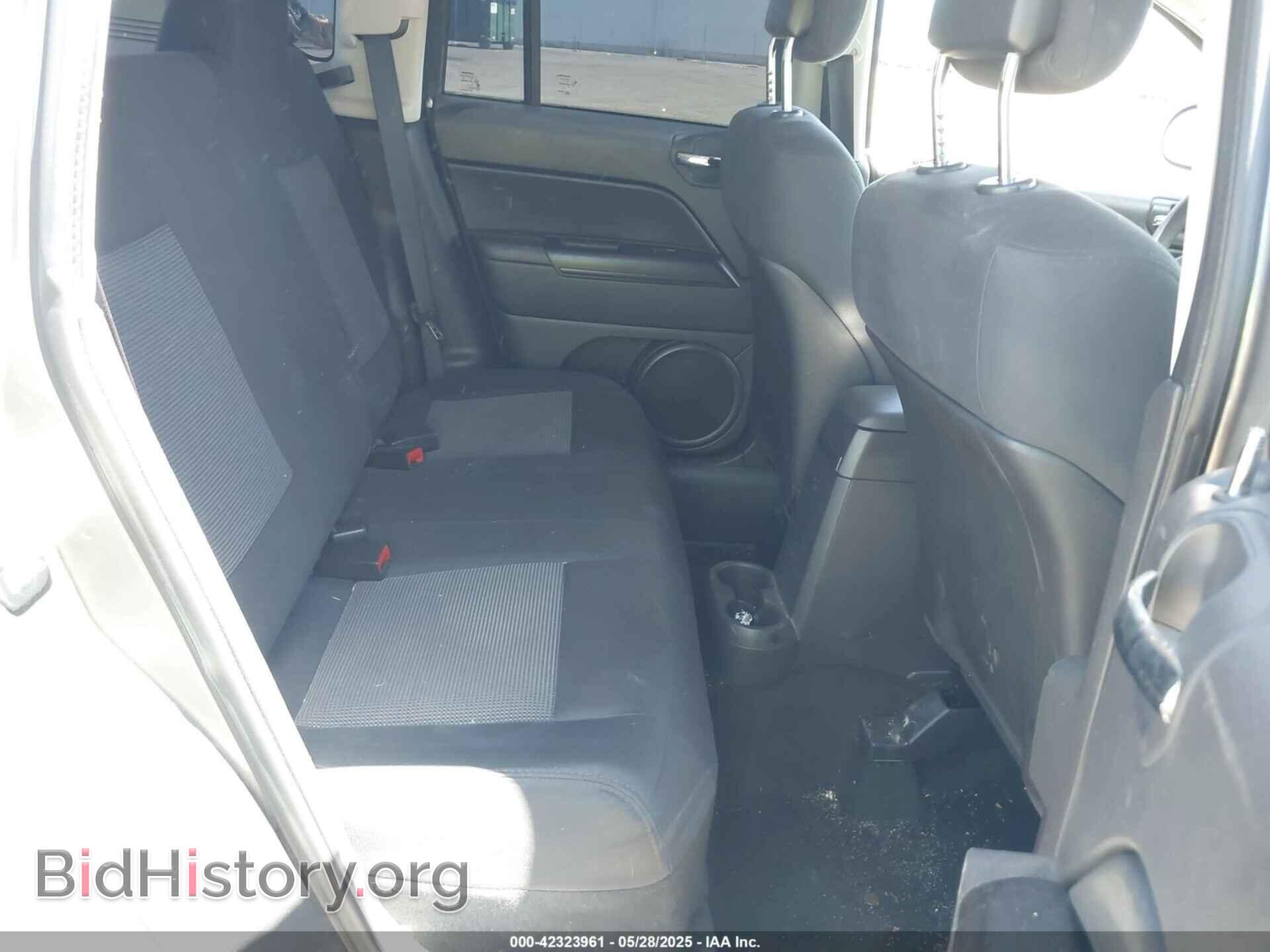 2012 JEEP COMPASS - VIN: 1C4NJDBB7CD683322 - Photo 8