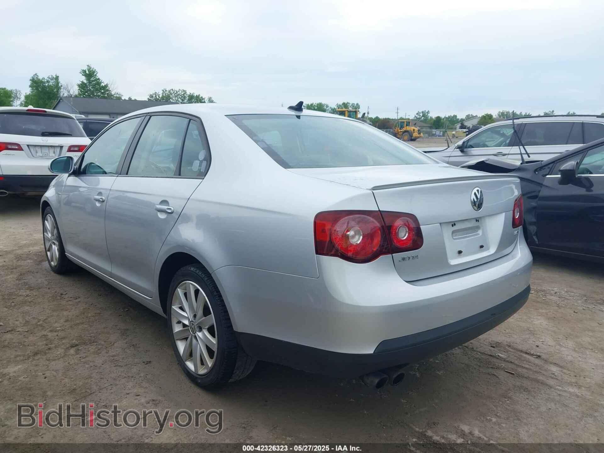 2010 VOLKSWAGEN JETTA - VIN: 3VWRA7AJ7AM048174 - Фото 3