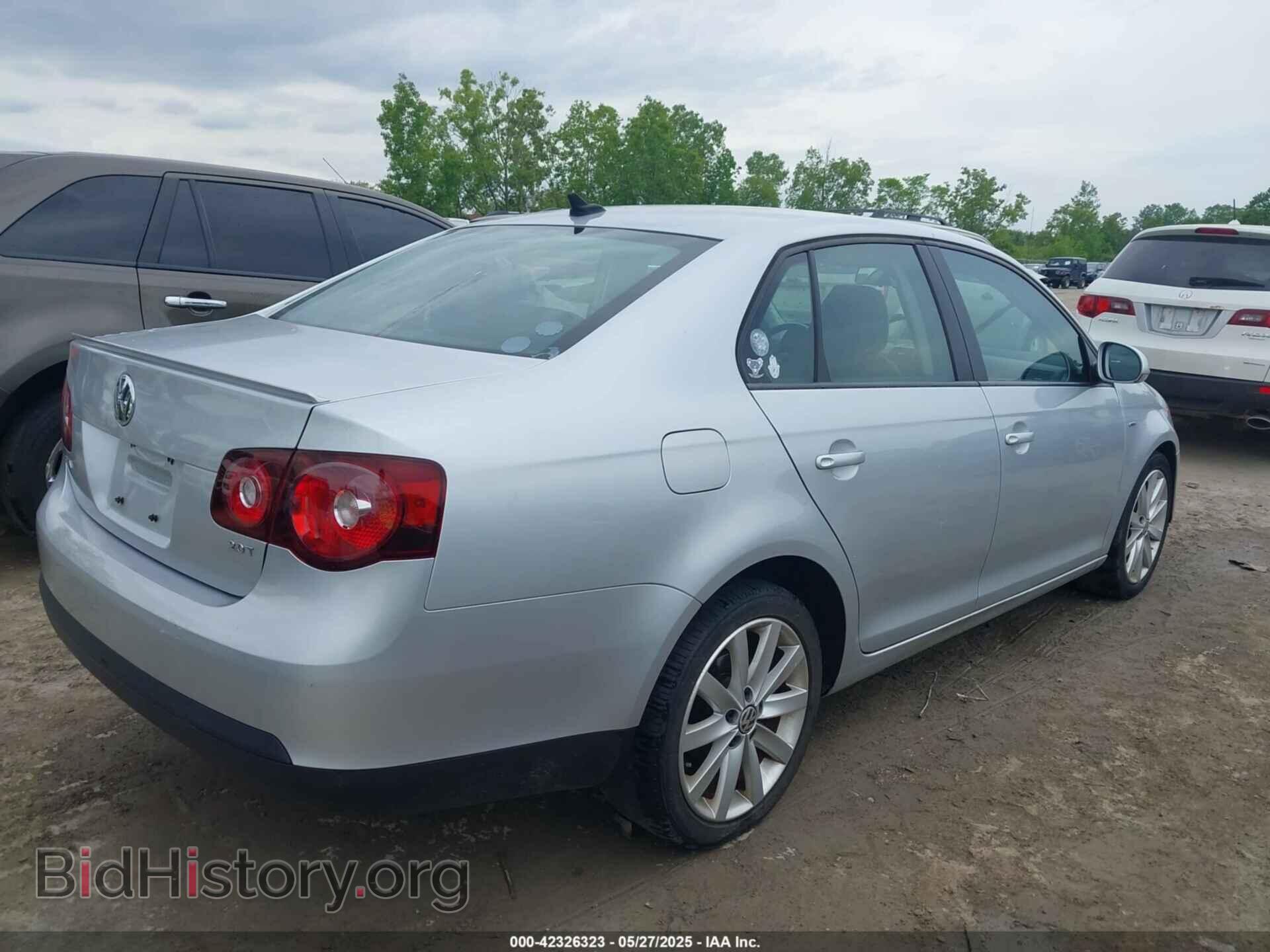 2010 VOLKSWAGEN JETTA - VIN: 3VWRA7AJ7AM048174 - Фото 4