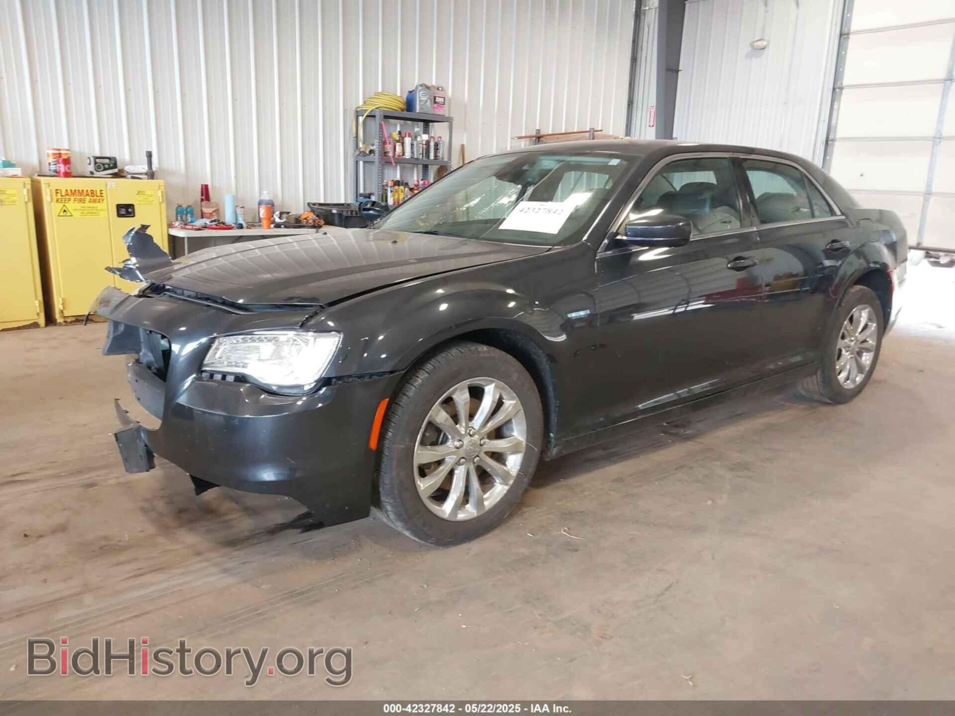 2017 CHRYSLER 300 - VIN: 2C3CCARG6HH526977 - Фото 2