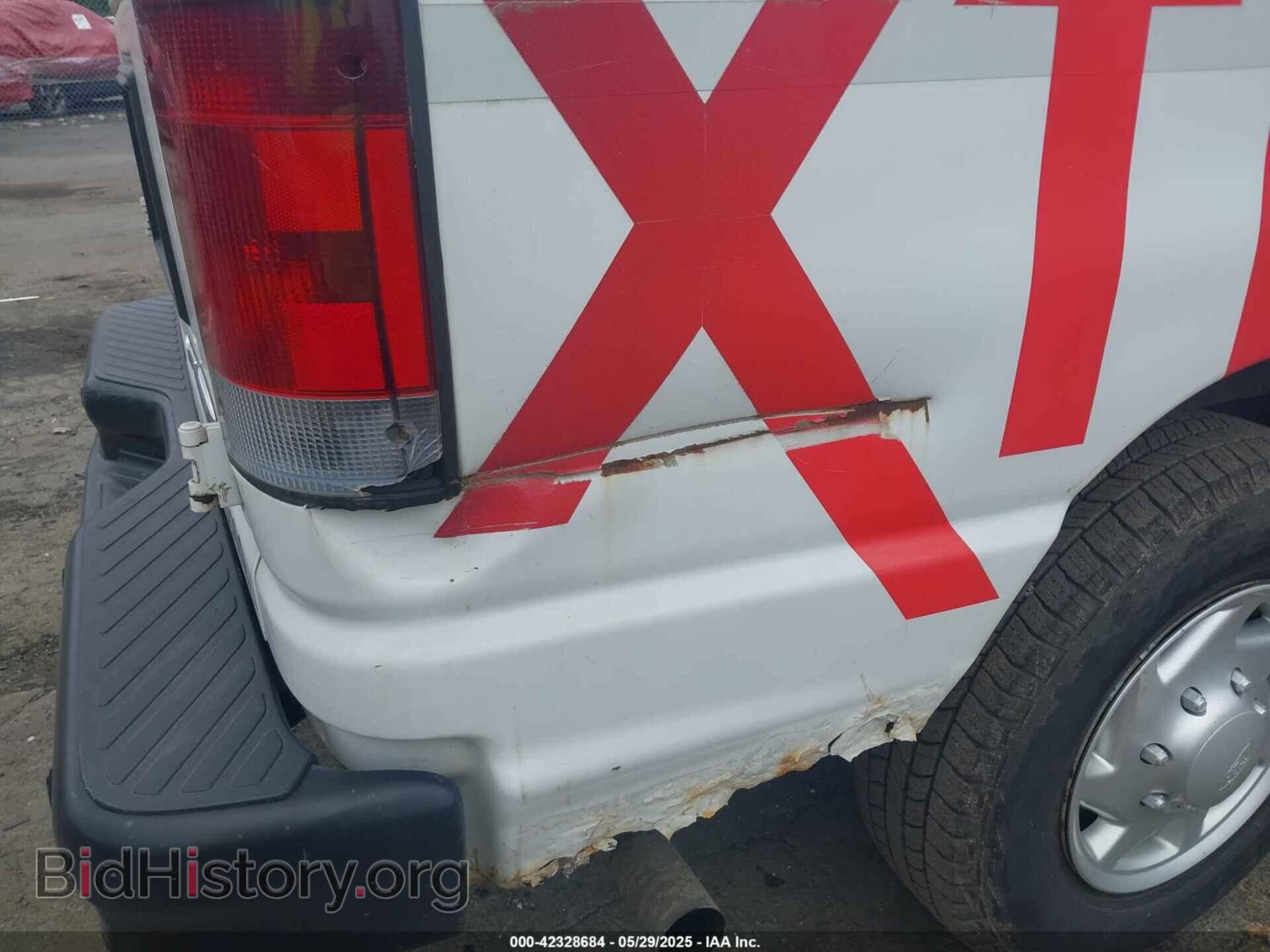 2011 FORD E-250 - VIN: 1FTNE2ELXBDA18412 - Фото 6
