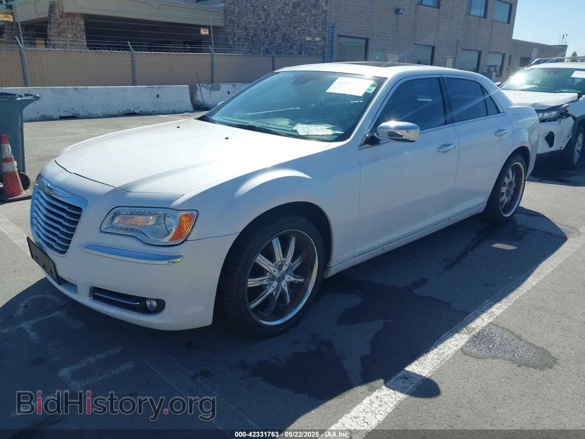 2011 CHRYSLER 300C - VIN: 2C3CA6CT5BH563177 - Фото 2