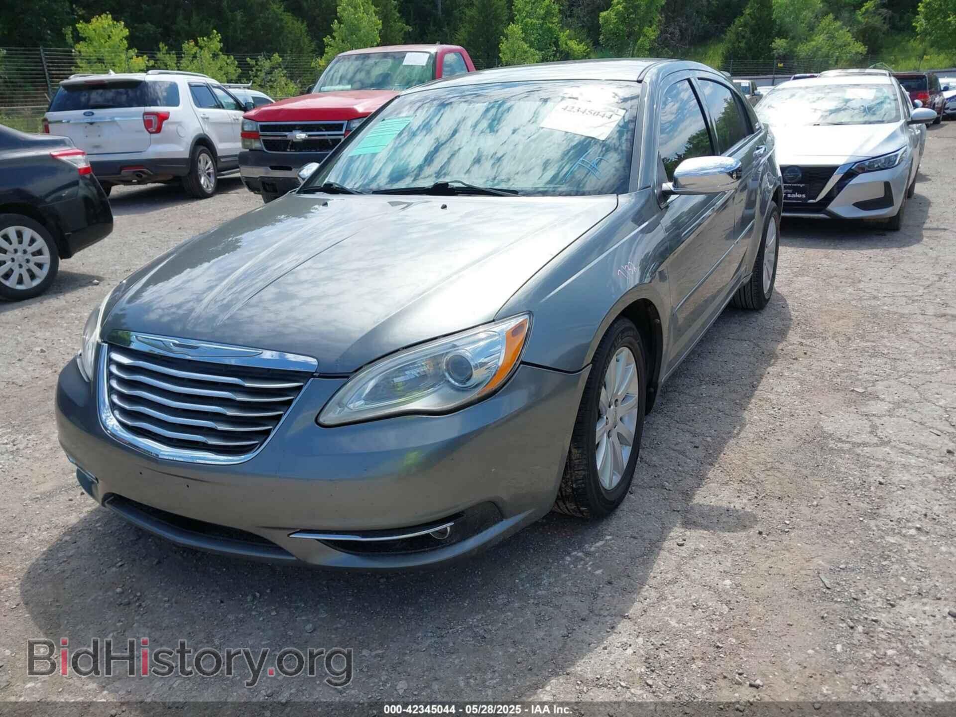 2013 CHRYSLER 200 - VIN: 1C3CCBCG5DN607792 - Фото 2