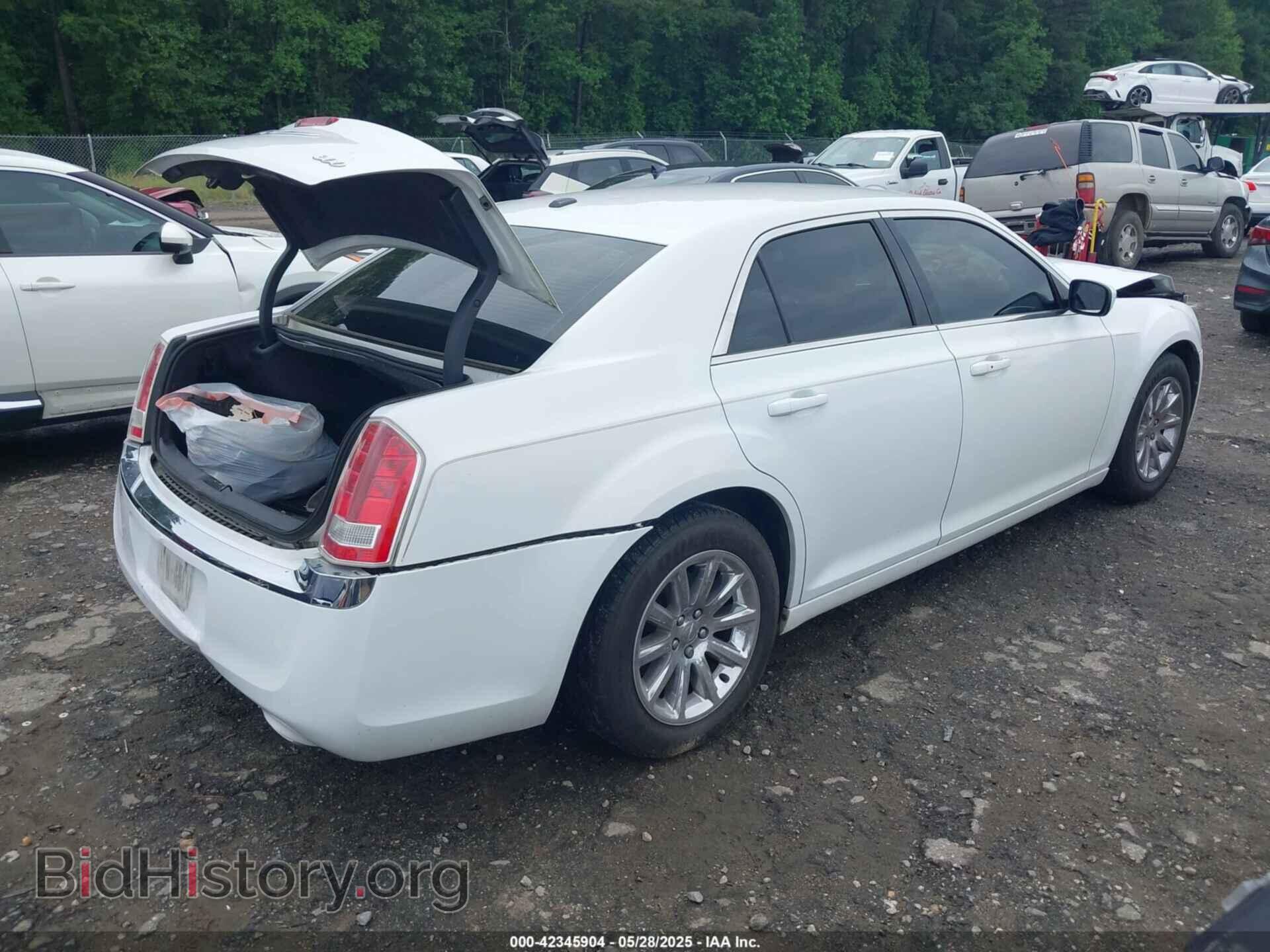 2014 CHRYSLER 300 - VIN: 2C3CCAAG3EH355676 - Фото 4