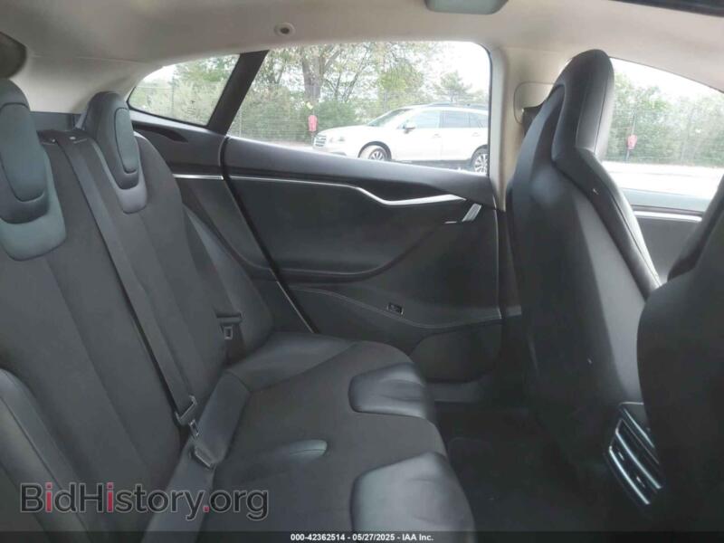 2013 Tesla MODEL S (VIN 5YJSA1CG9DFP27357) — фото 8 из 18