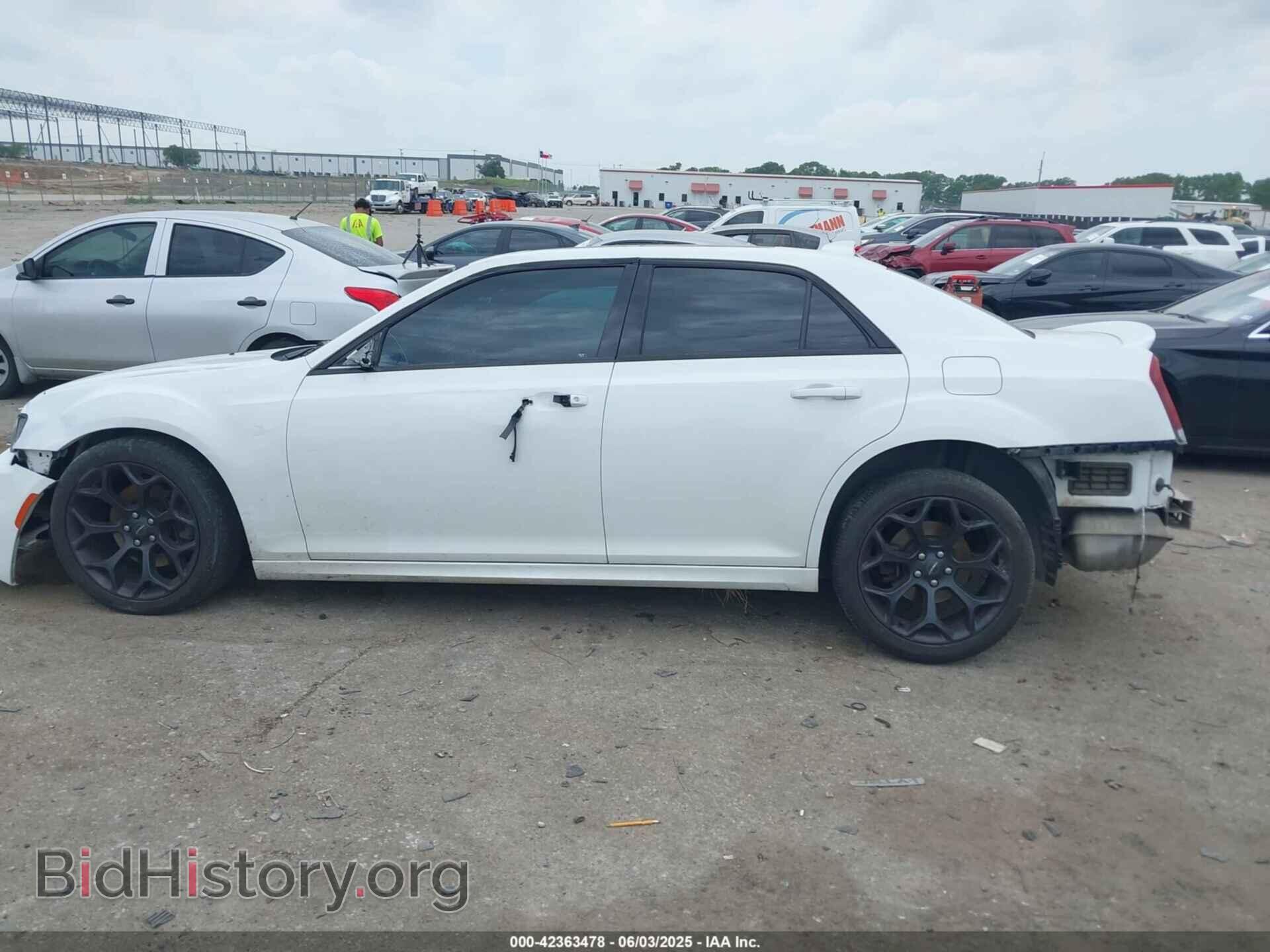 2019 CHRYSLER 300 - VIN: 2C3CCABT2KH580341 - Фото 15