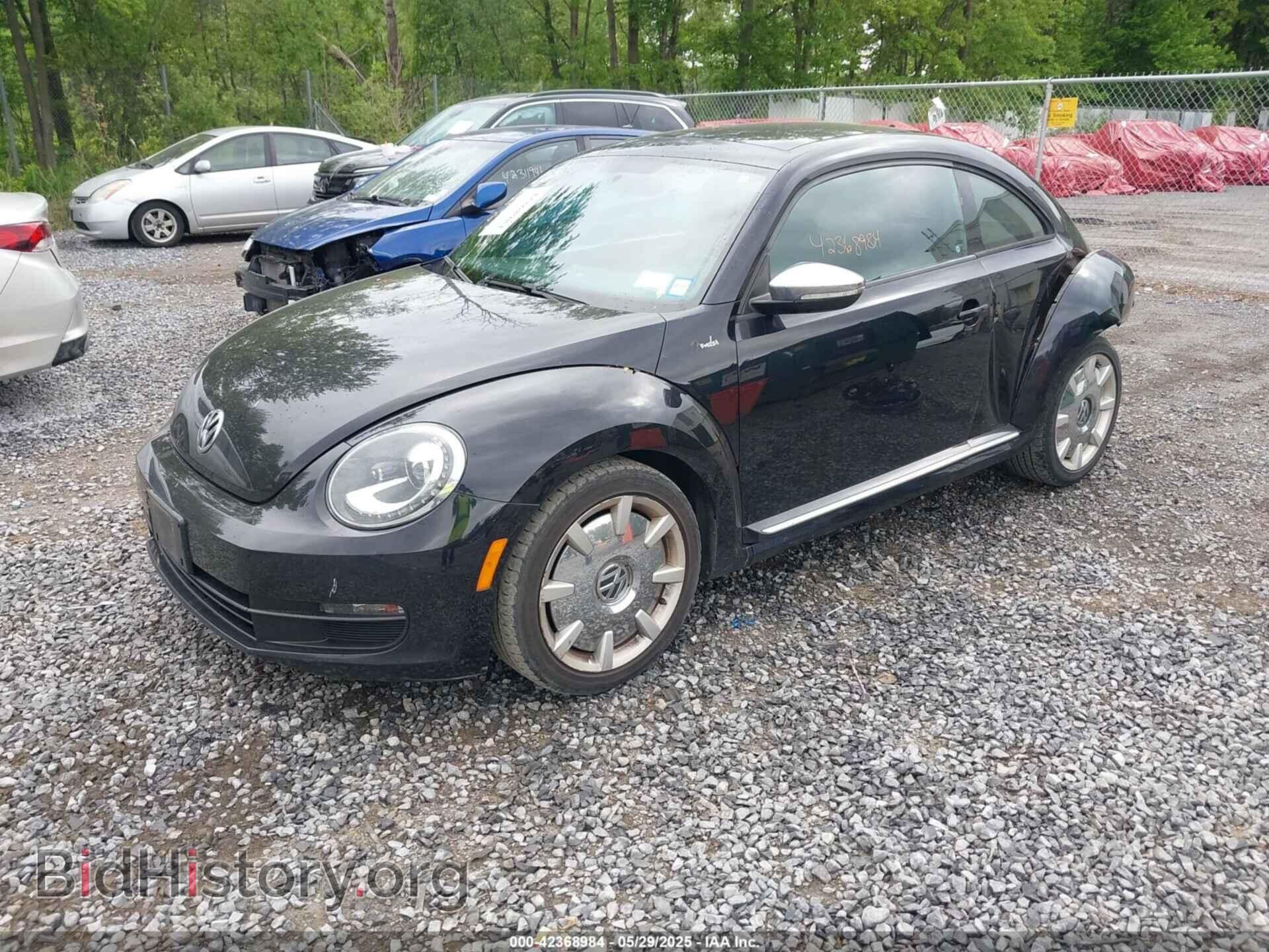 2013 VOLKSWAGEN BEETLE - VIN: 3VWJP7AT6DM687633 - Фото 2
